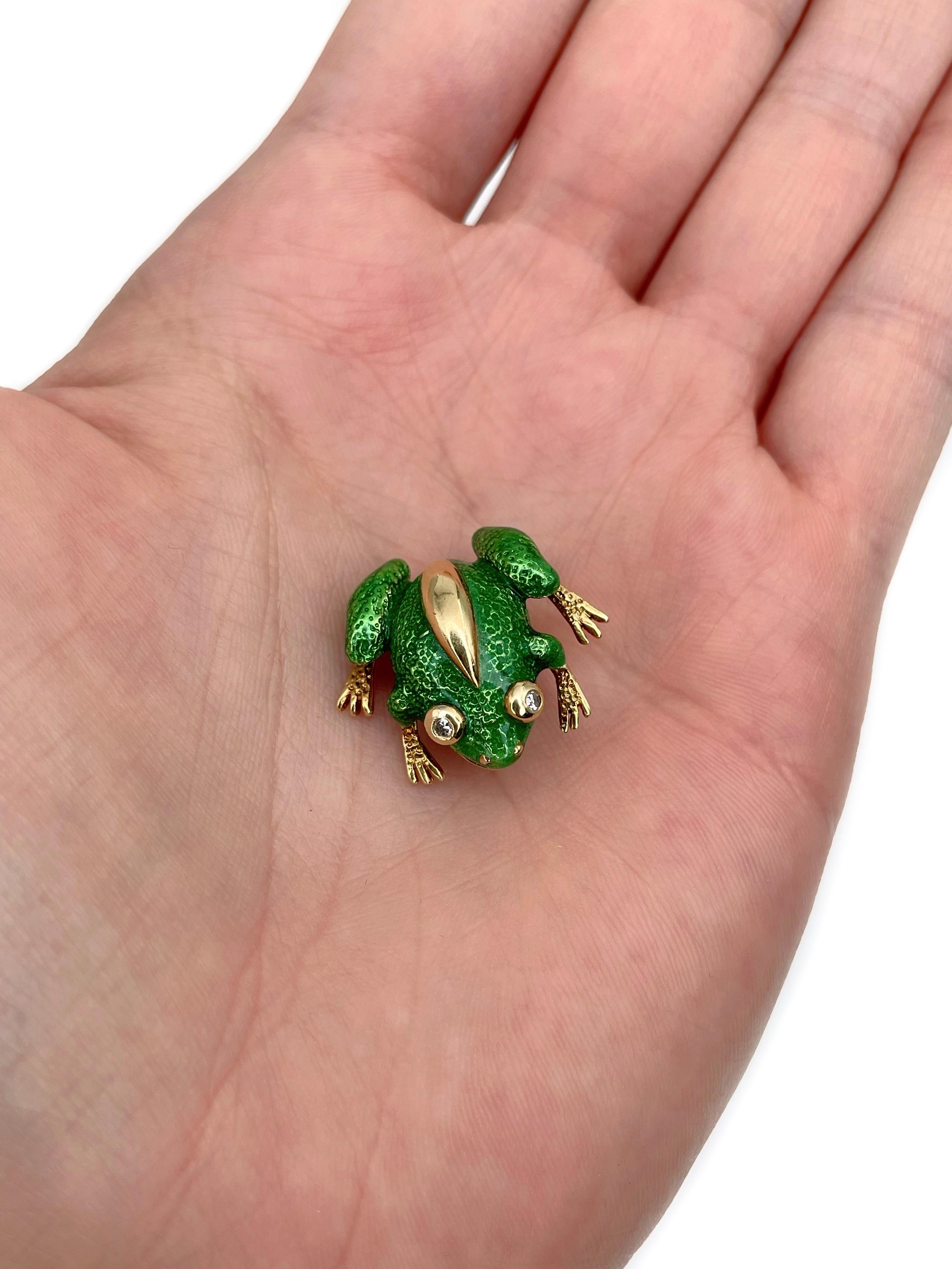 This is a lovely vintage frog pin brooch. It is crafted in 18K gold. The piece features diamonds and green enamel. Circa 1980. 

Signed with “18K”

Weight: 6.37g
Size: 2x2.3cm

IMPORTANT: As a buyer, you are fully responsible for the customs duties,