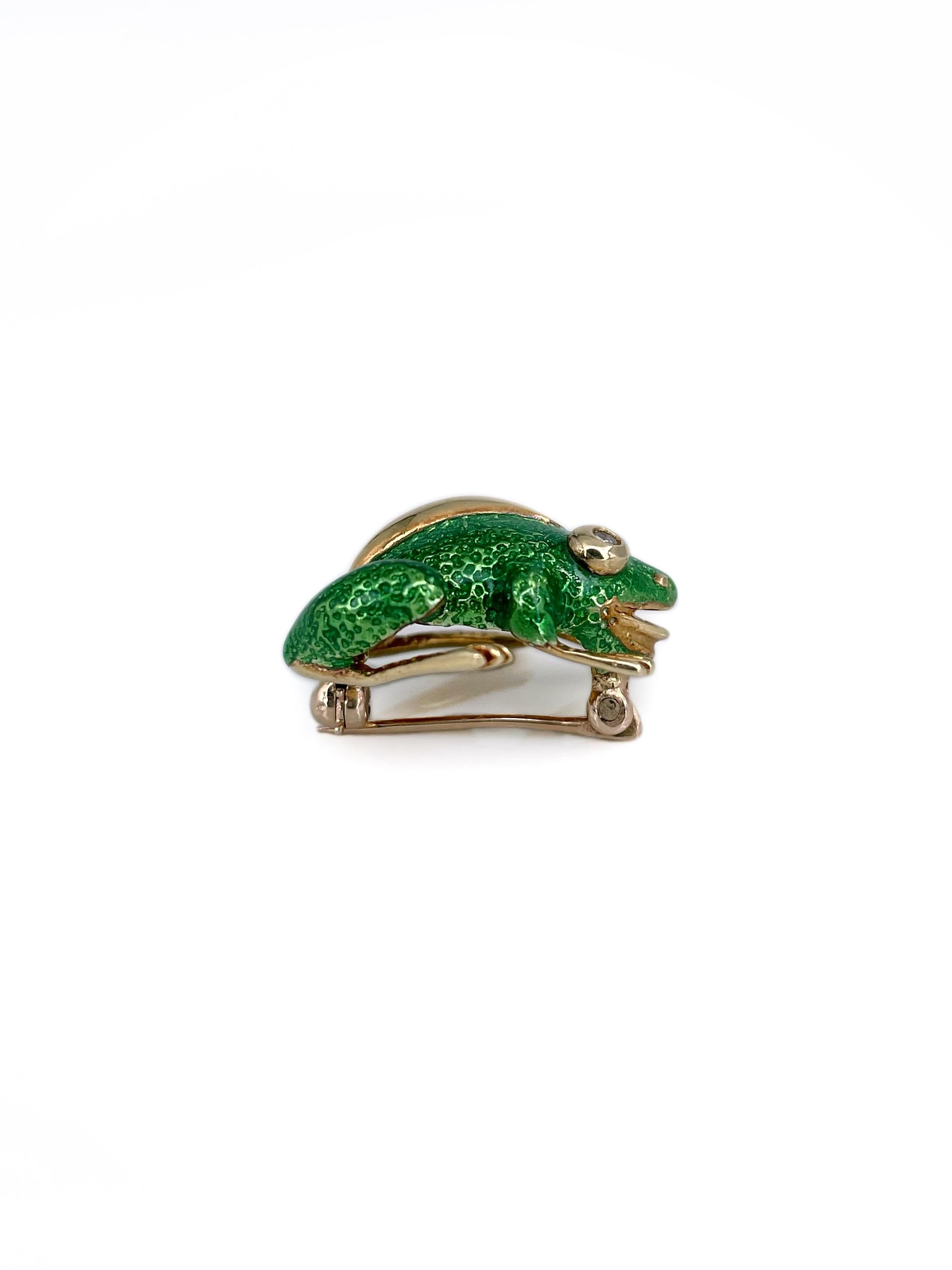 Round Cut Vintage 18 Karat Gold Green Enamel Diamond Frog Small Pin Brooch For Sale