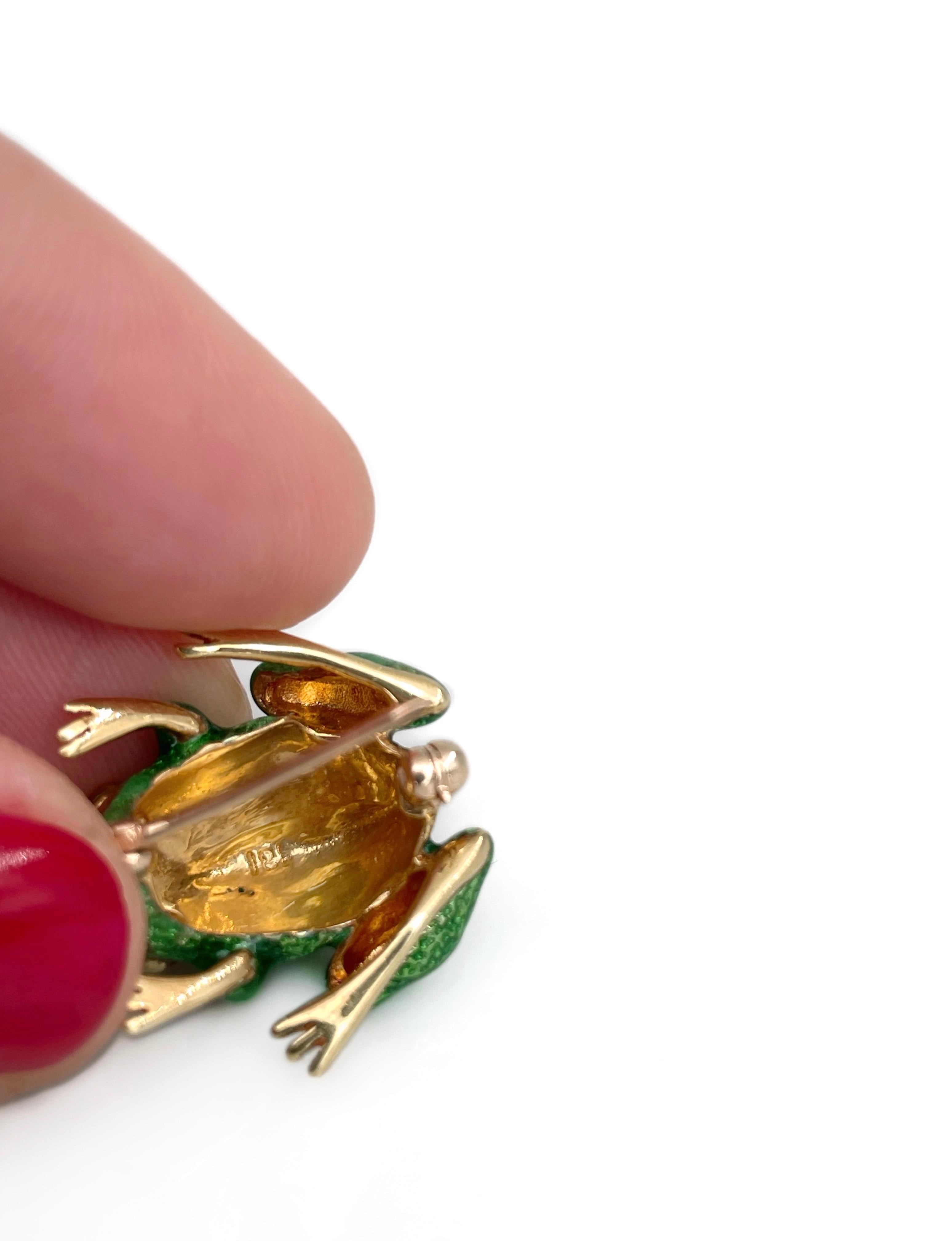 Vintage 18 Karat Gold Green Enamel Diamond Frog Small Pin Brooch In Good Condition For Sale In Vilnius, Vilniaus apskr.