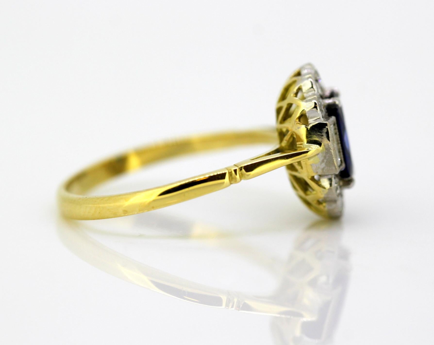 Vintage 18 Karat Gold Ladies Ring with Blue Sapphire and Diamonds, circa 1970 In Excellent Condition In Braintree, GB