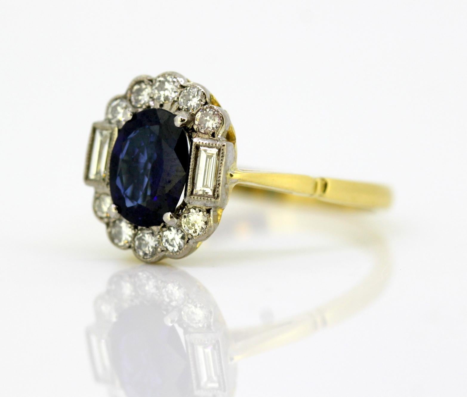 Vintage 18 Karat Gold Ladies Ring with Blue Sapphire and Diamonds, circa 1970 2