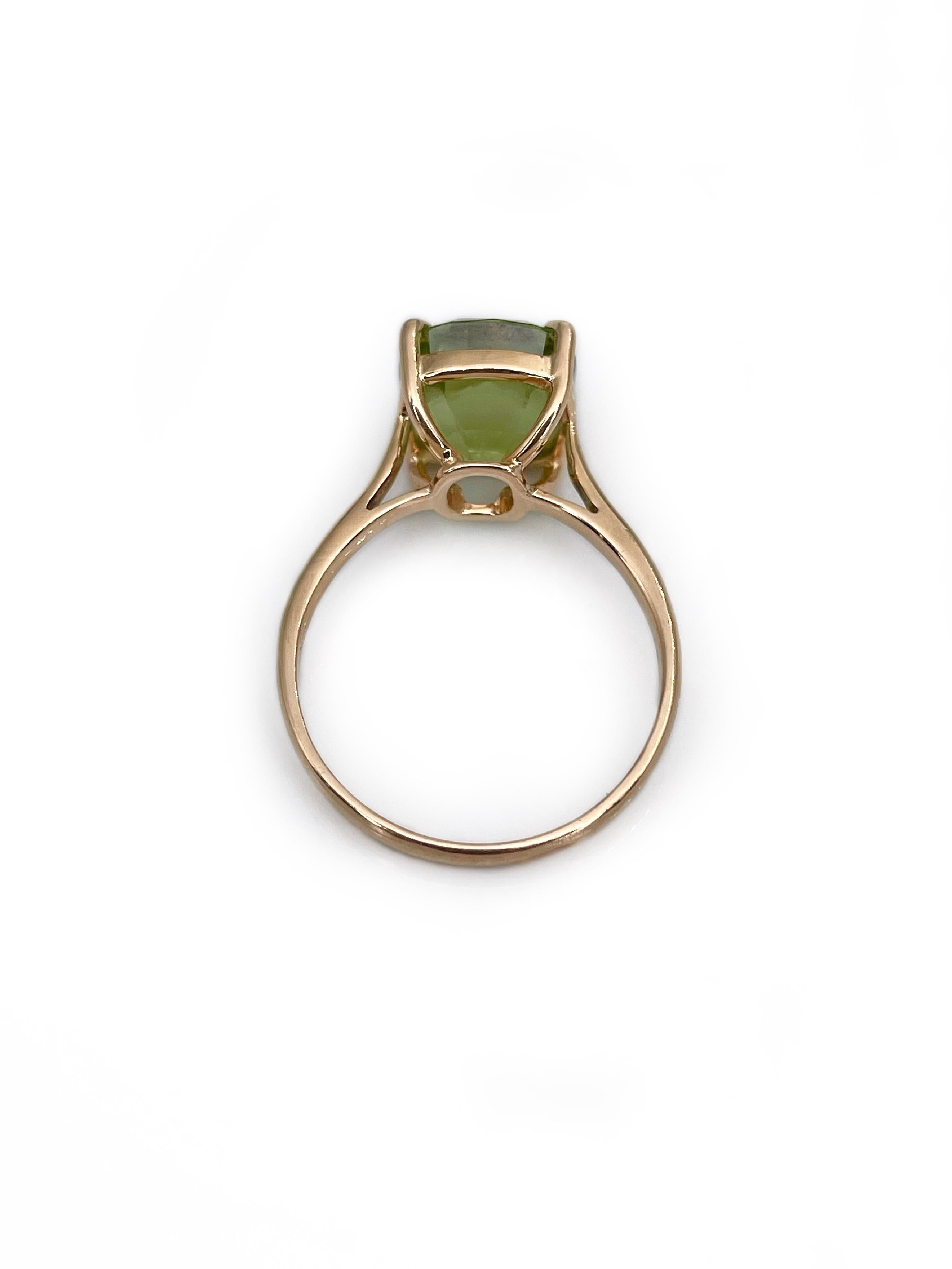 Oval Cut Vintage 18 Karat Gold Light Green Rectangle Tourmaline Cocktail Ring