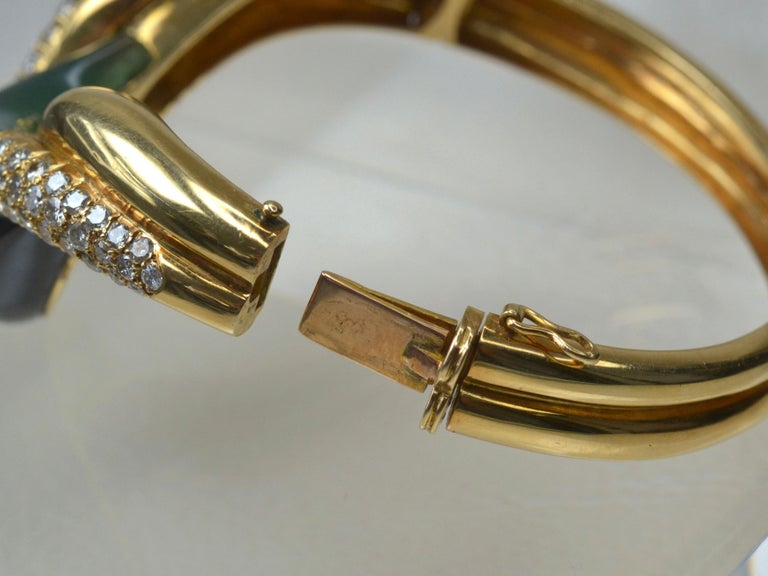 Round Cut Vintage 18 Karat Gold, Onyx, Diamond and Jade Bracelet For Sale