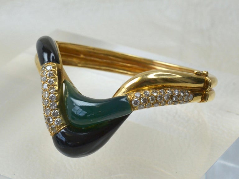 Vintage 18 Karat Gold, Onyx, Diamond and Jade Bracelet In Good Condition For Sale In London, GB