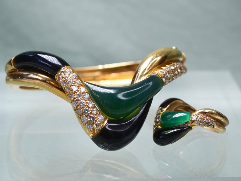 Women's or Men's Vintage 18 Karat Gold, Onyx, Diamond and Jade Bracelet For Sale
