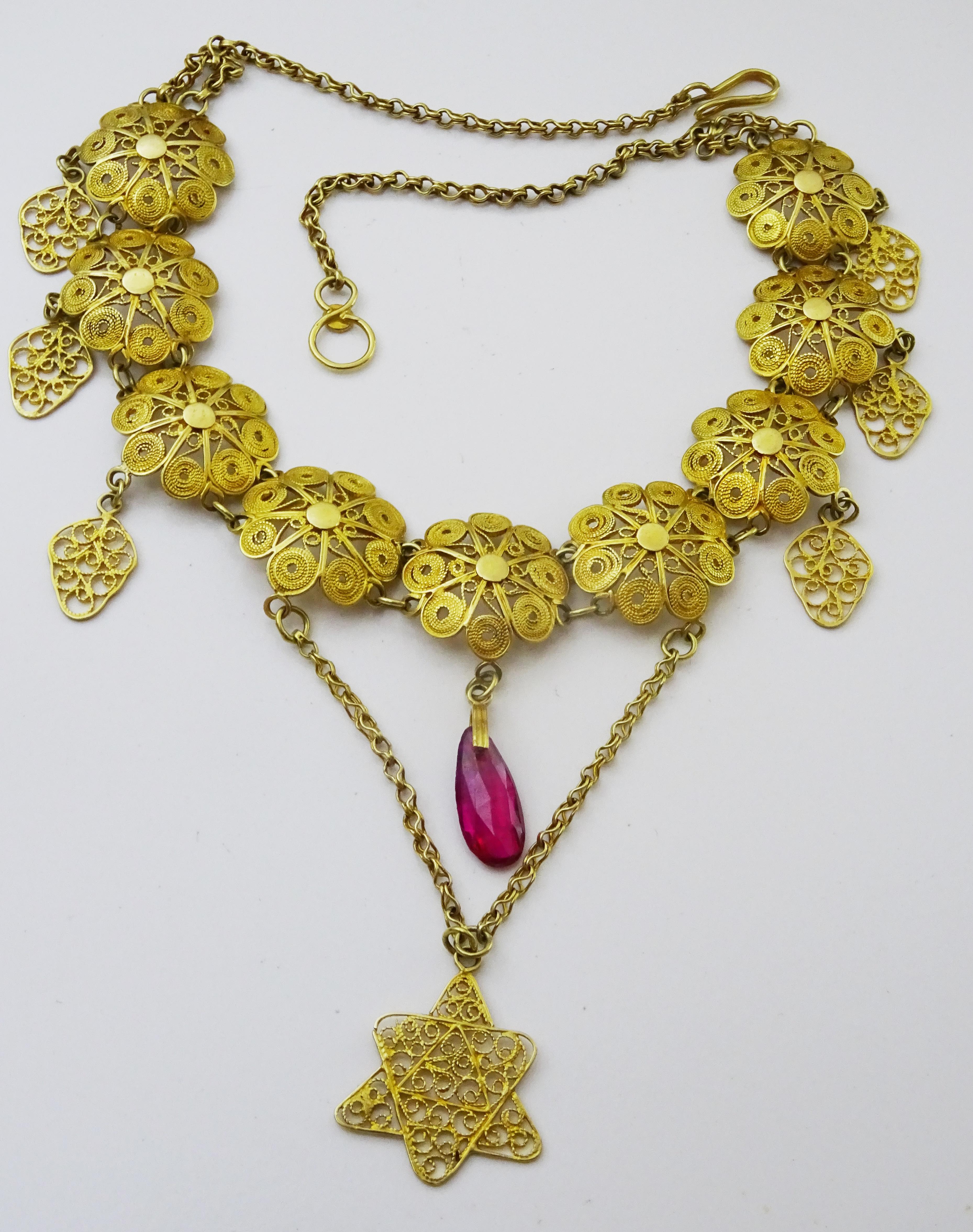 Post-War  Vintage 18 karat gold Oriental Necklace For Sale