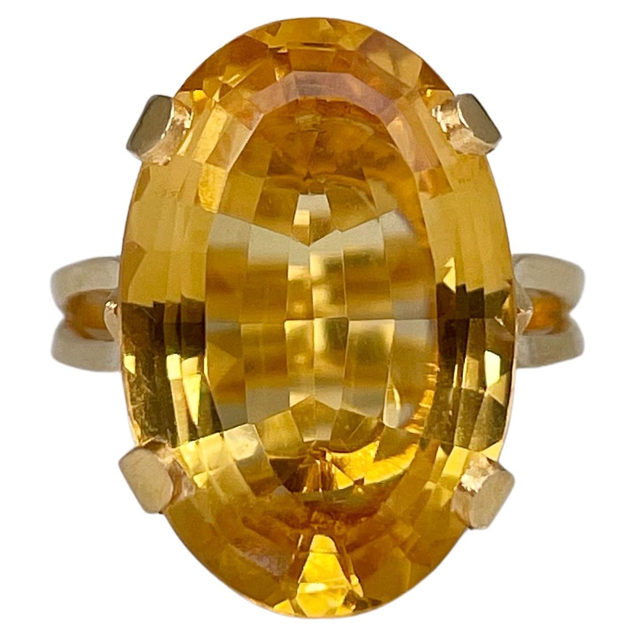 Vintage 18 Karat Gold Oval Faceted Citrine Cocktail Ring For Sale