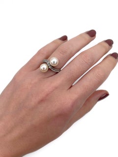 Vintage 18 Karat Gold Pearl 0.11 Carat Diamond Twisted Cocktail Ring