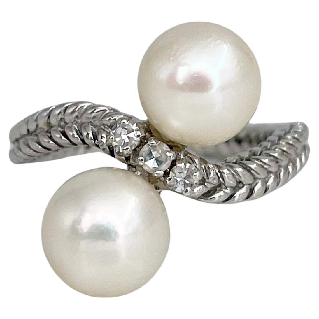Vintage 18 Karat Gold Pearl 0.11 Carat Diamond Twisted Cocktail Ring