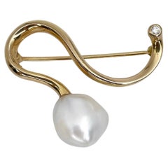 Vintage 18 Karat Gold Pearl Diamond Curved Pin Brooch
