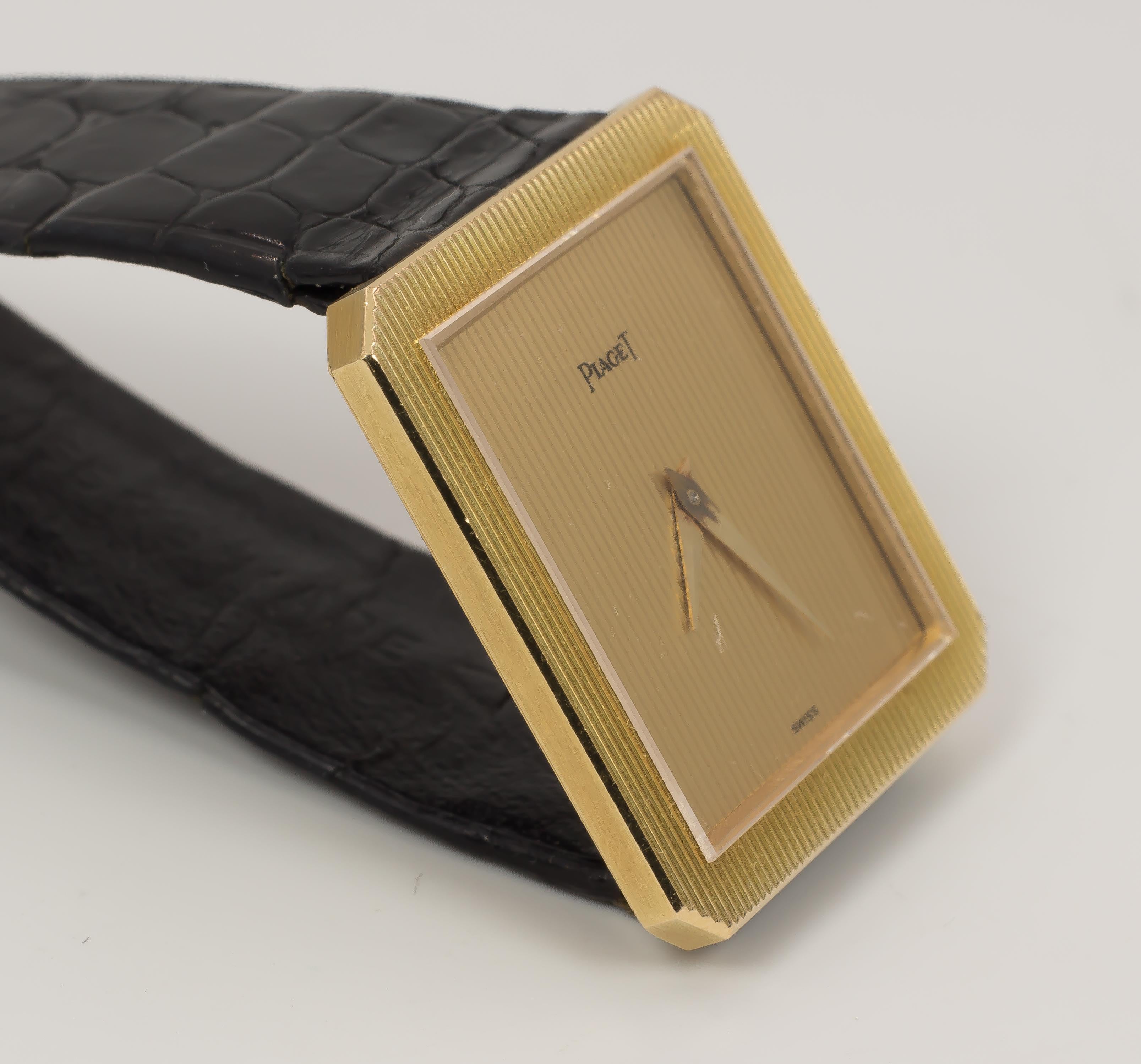 This vintage 18K gold Piaget wrist watch has a very nice and interesting square shape and dates from the 1980s. 
The watch comes with its original box and with its original certificate. 

Reference: 9154

BRAND
Piaget

MATERIALS
18K