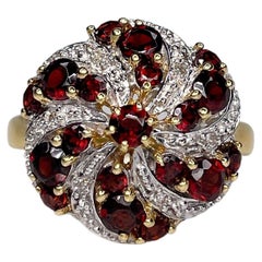 Vintage 18 Karat Gold Red Garnet 0.03 Carat Diamond Cocktail Ring