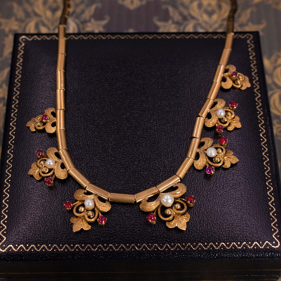 Vintage 18 Karat Gold, Ruby and Bead Necklace, 1960s In Good Condition In Bologna, IT