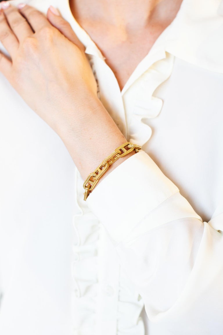 Vintage 18 Karat Gold Textured Anchor Link Chain Bracelet with Toggle 1