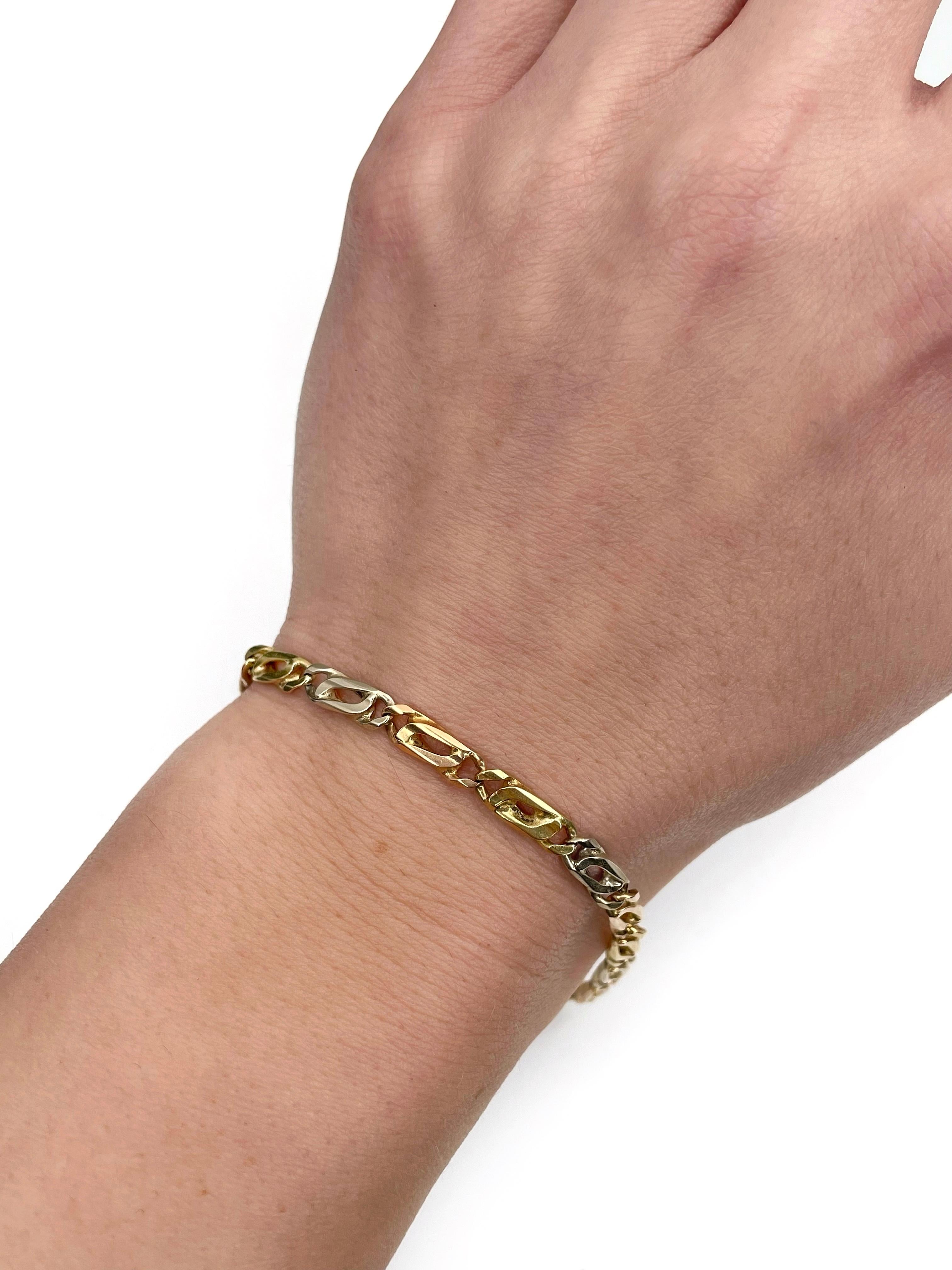 It is a vintage tri-colour chain link bracelet crafted in 18K gold. Circa 1970. It has a safe closure.

Weight: 12.58g
Length: 21cm
Width: 0.5cm

———

If you have any questions, please feel free to ask. We describe our items accurately. Please note