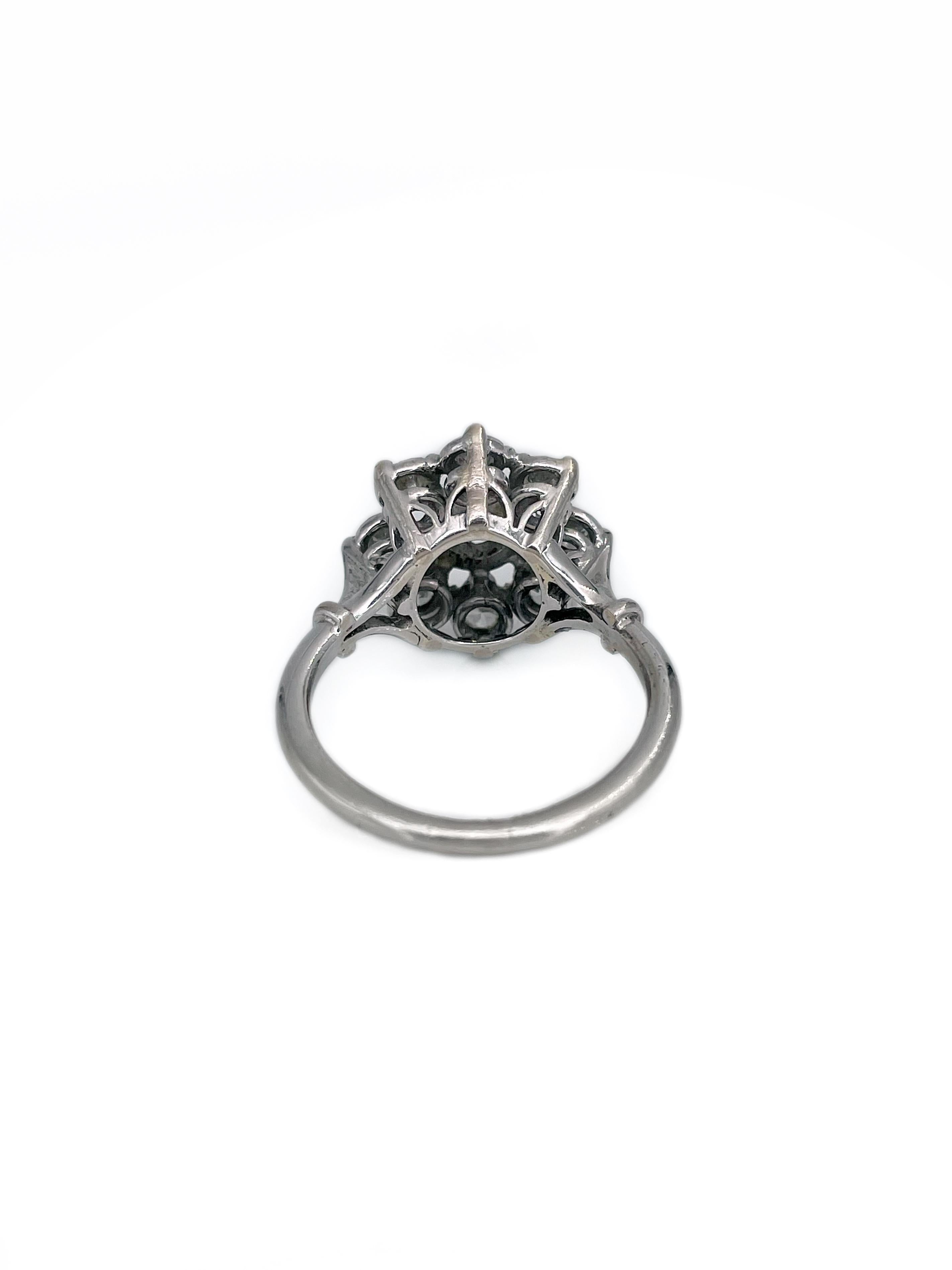 Vintage 18 Karat Gold TW 1.40 Carat Diamond Cluster Ring In Good Condition In Vilnius, Vilniaus apskr.