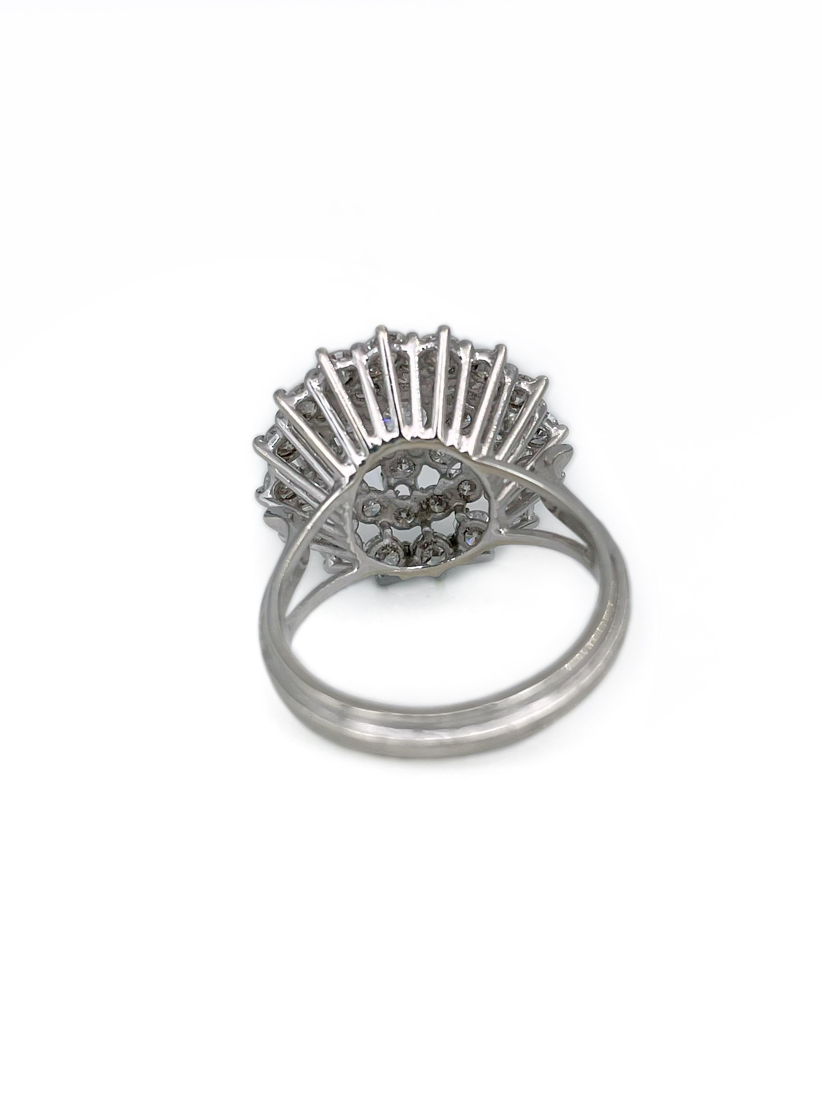 Vintage 18 Karat Gold TW 2.95 Carat Diamond Cocktail Ring In Good Condition In Vilnius, Vilniaus apskr.