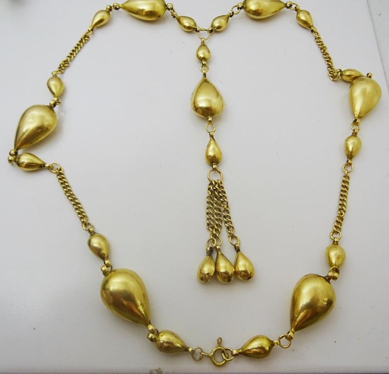 A Rare and Unique Find.
This Necklace was manufacture in Iraq in the 1940's.
It is made from Acid Tested 18 karat gold.
A composition of hollow Tear Shaped elements,
The piece speaks for itself.
57 cm long - 22.5 inches
The length of the tassel