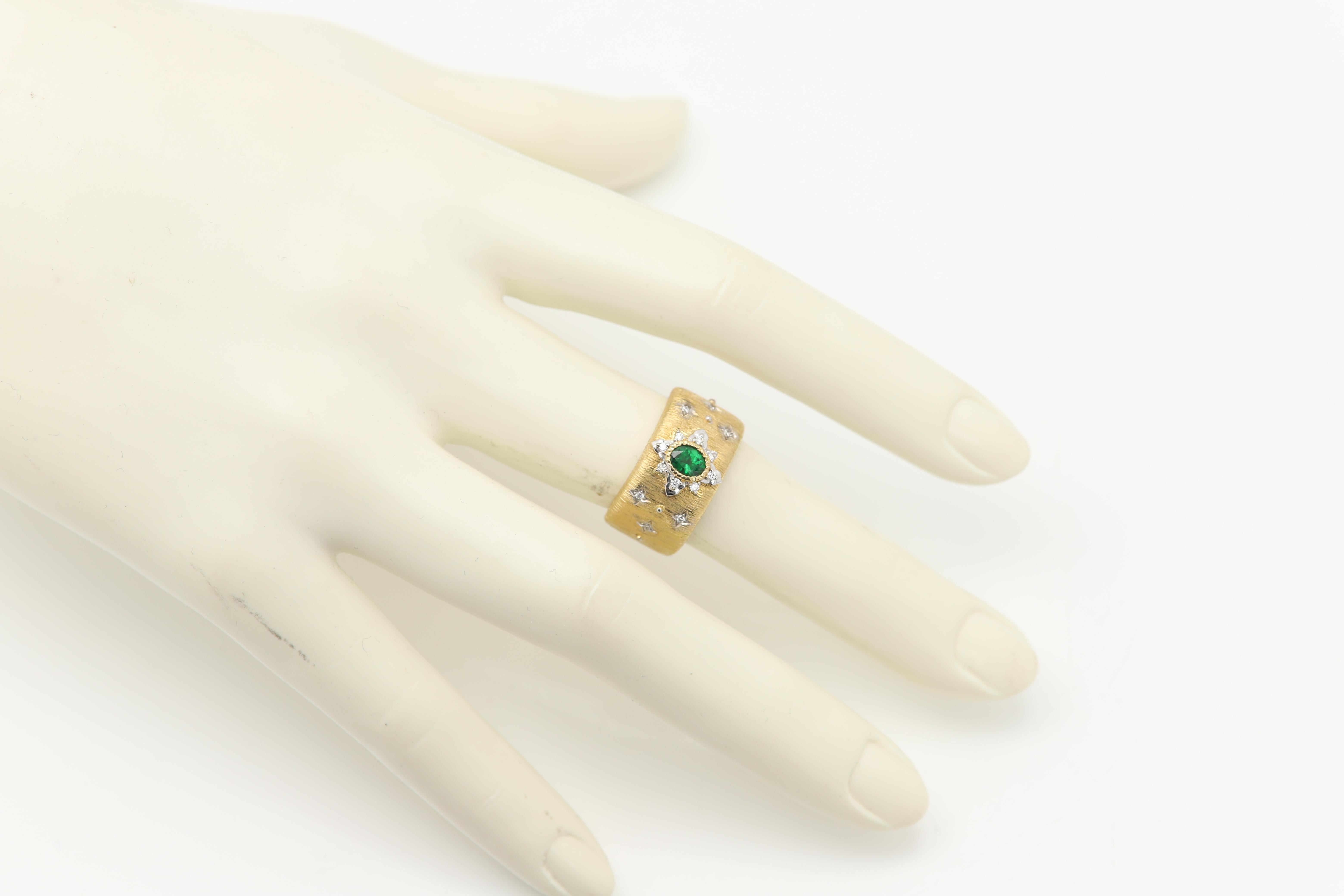 Vintage 18 Karat Green Tsavorite Ring Band Natural stones and Solid yellow gold For Sale 3
