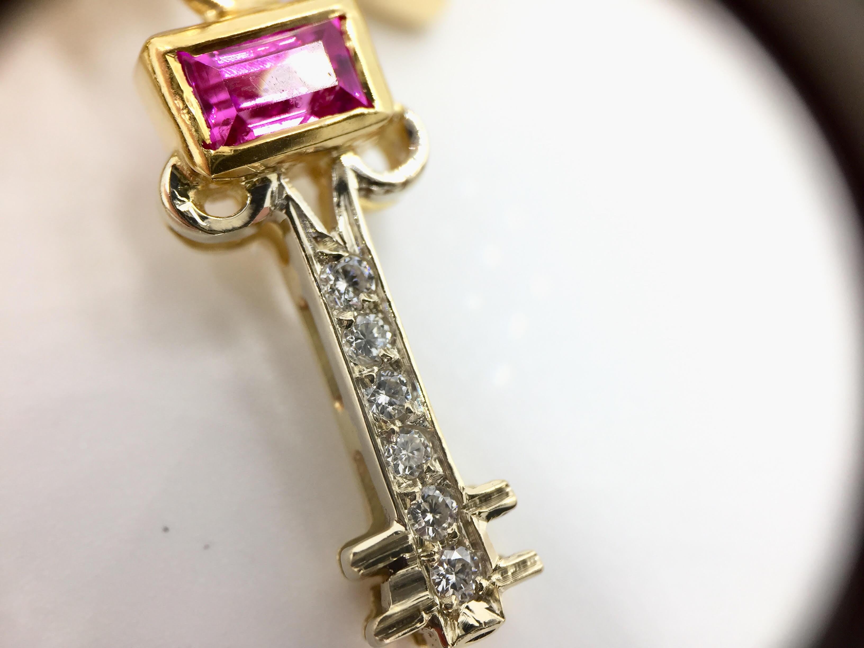 Vintage 18 Karat Lock and Key Charm Necklace In Good Condition In Pikesville, MD