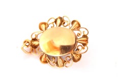 Vintage 18 Karat Pearl Onyx Fluted Frame Pendant