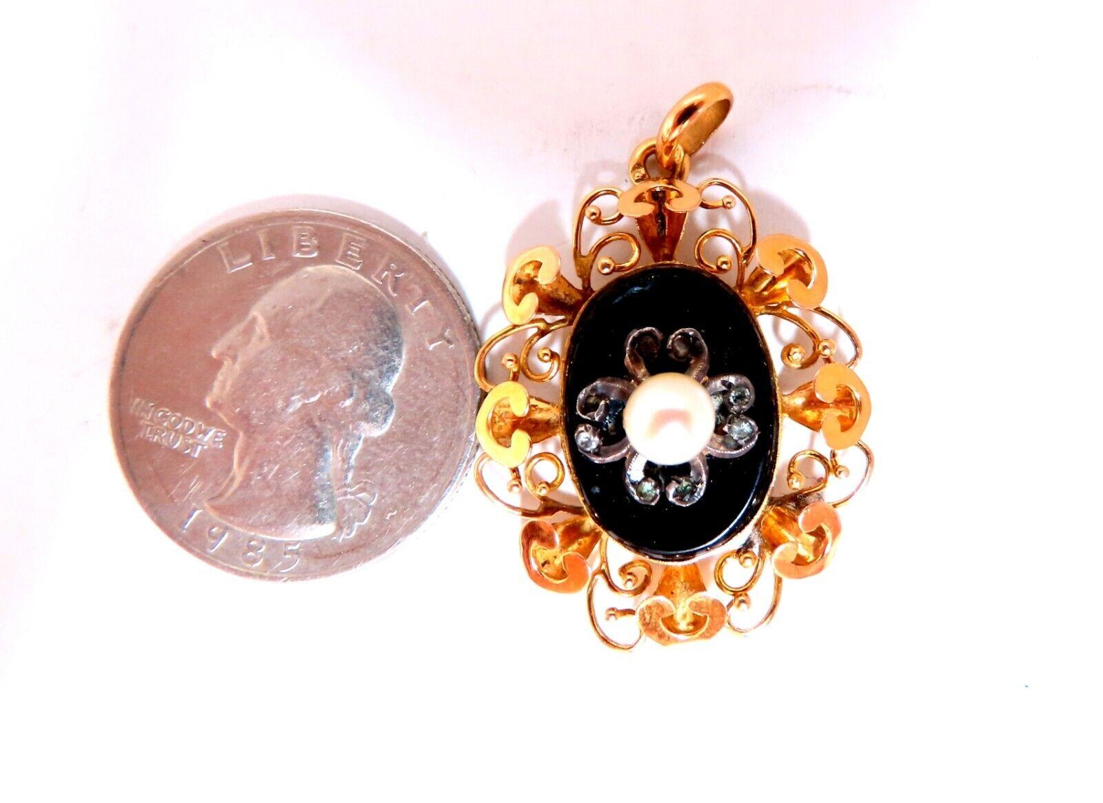 Women's or Men's Vintage 18 Karat Pearl Onyx Fluted Frame Pendant For Sale