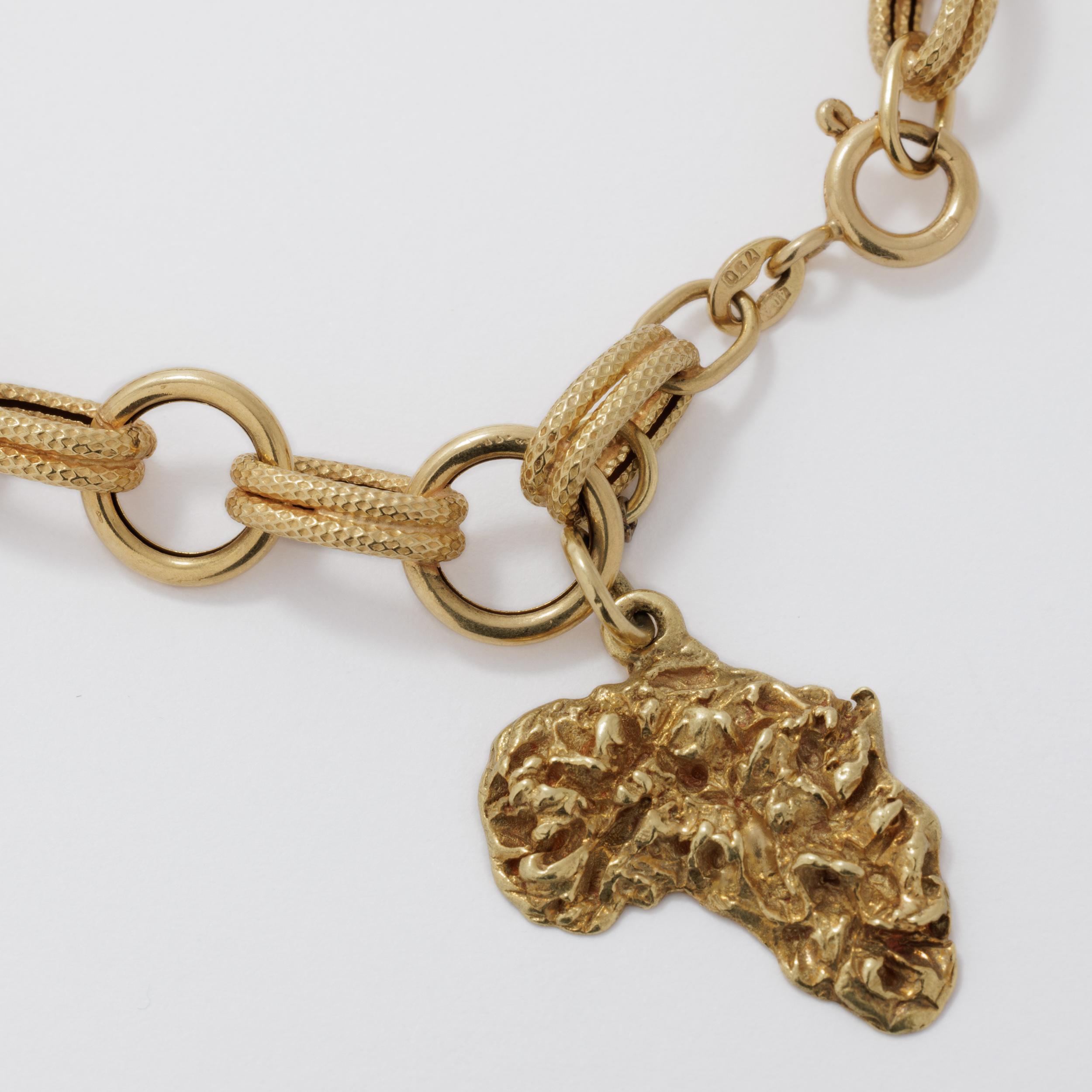 Vintage 18 Karat Rare African Souvenir Charm Bracelet In Good Condition For Sale In New York, NY