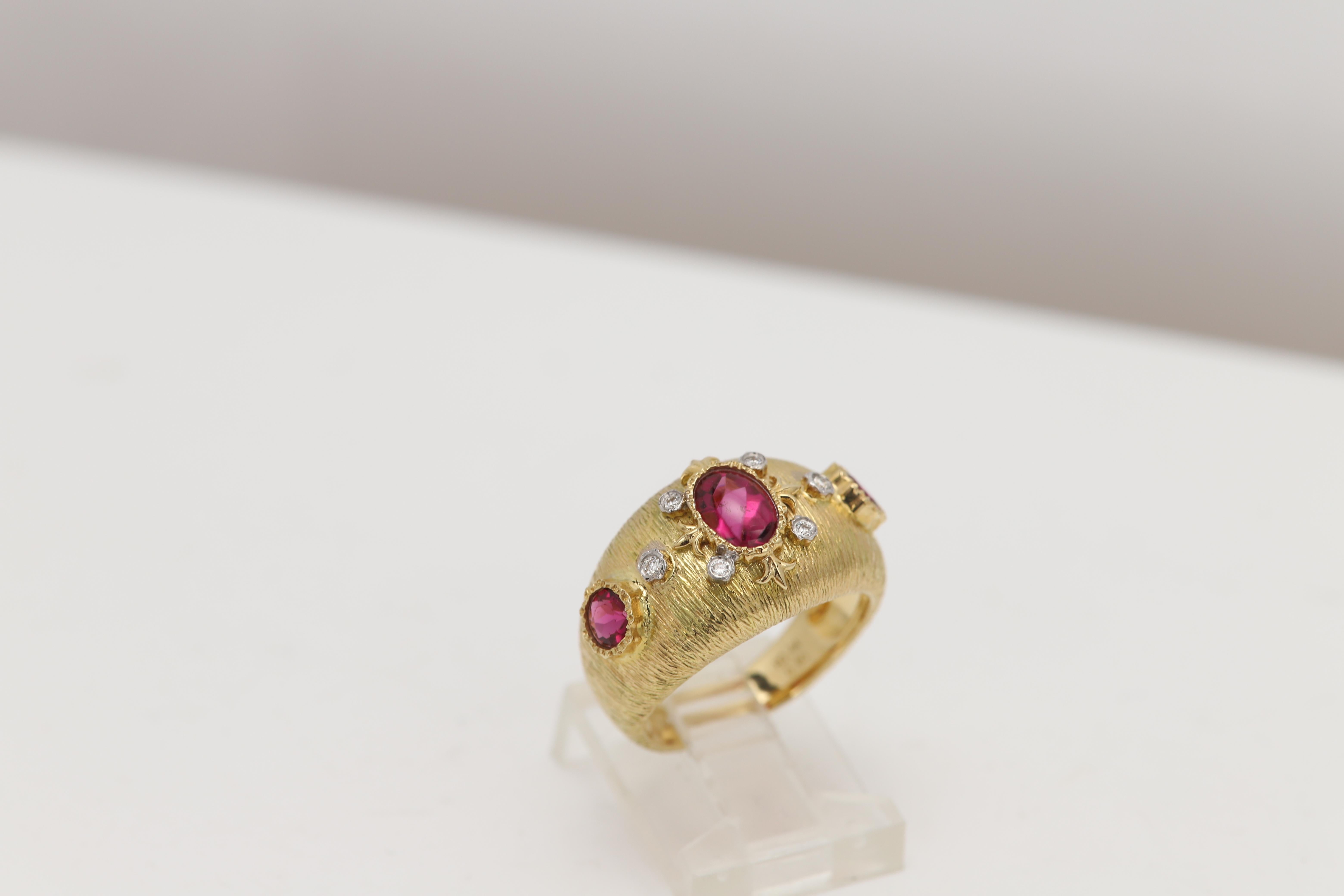 Vintage 18 Karat Rhodolite Ring  natural Red gems Solid yellow gold For Sale 1