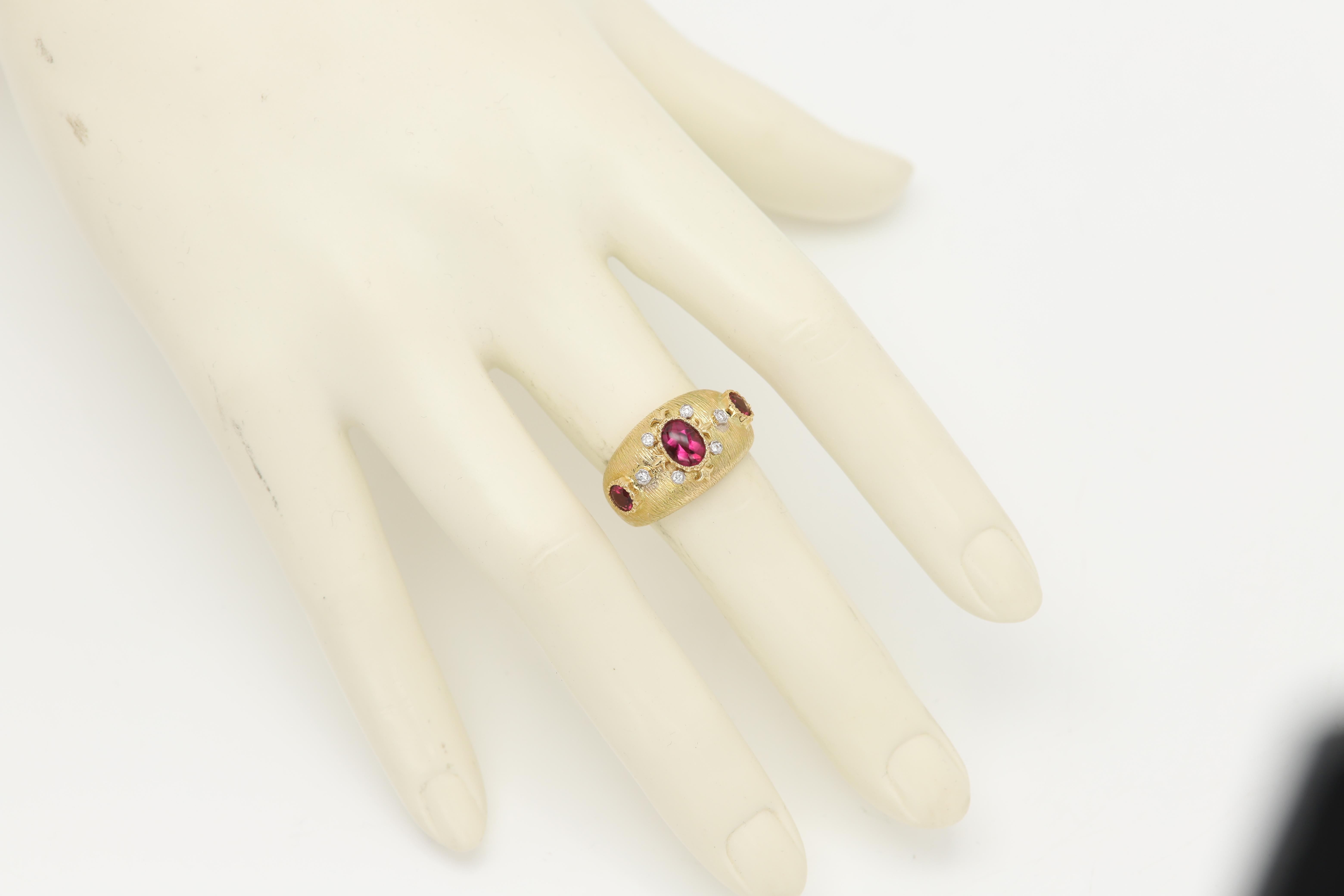 Vintage 18 Karat Rhodolite Ring  natural Red gems Solid yellow gold For Sale 3