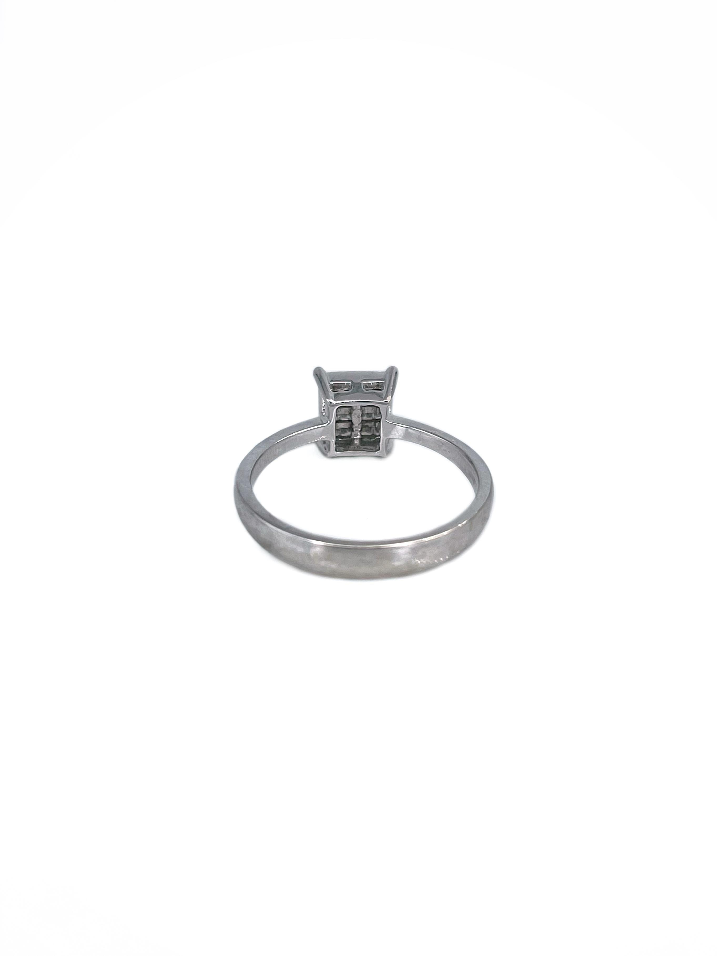 Women's Vintage 18 Karat White Gold 0.30 Carat Princess Cut VS Diamond Engagement Ring For Sale