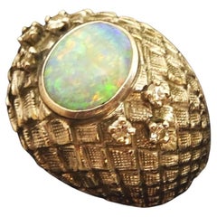 Retro 18 karat White gold and Opal Ring