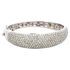 Vintage 18 Karat White Gold Bangle Bracelet with 4 Carat Round H-VS Diamonds