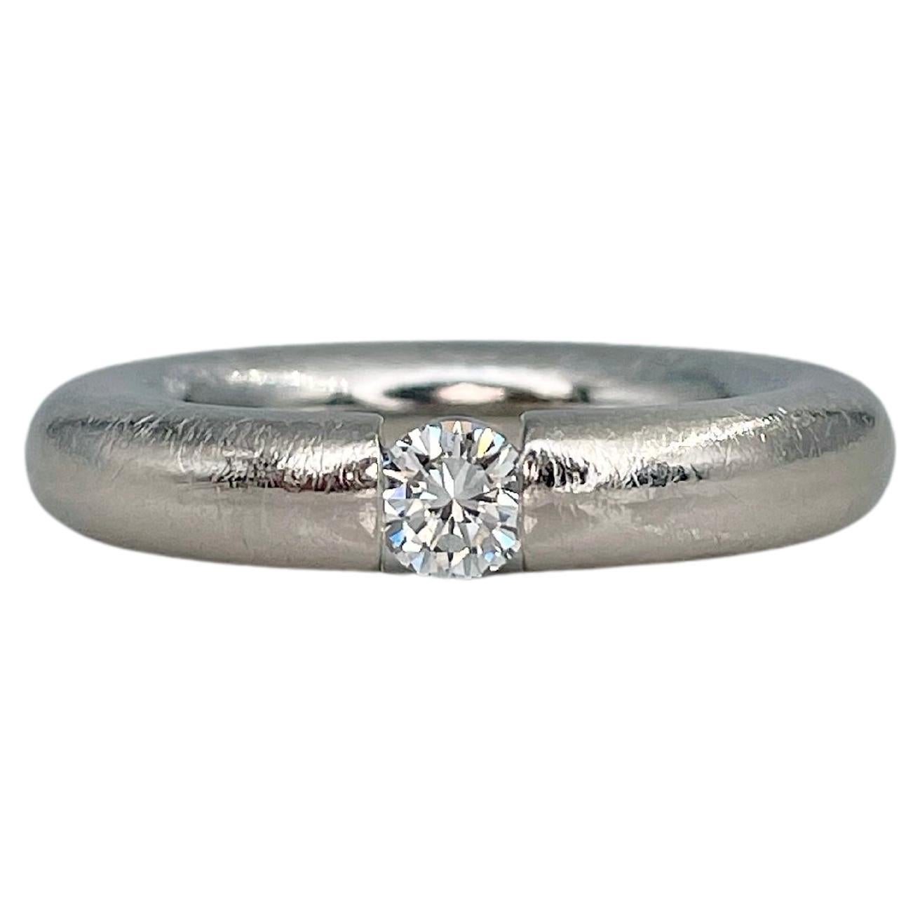 Vintage 18 Karat White Gold 0.26 Carat VS Diamond Band Ring