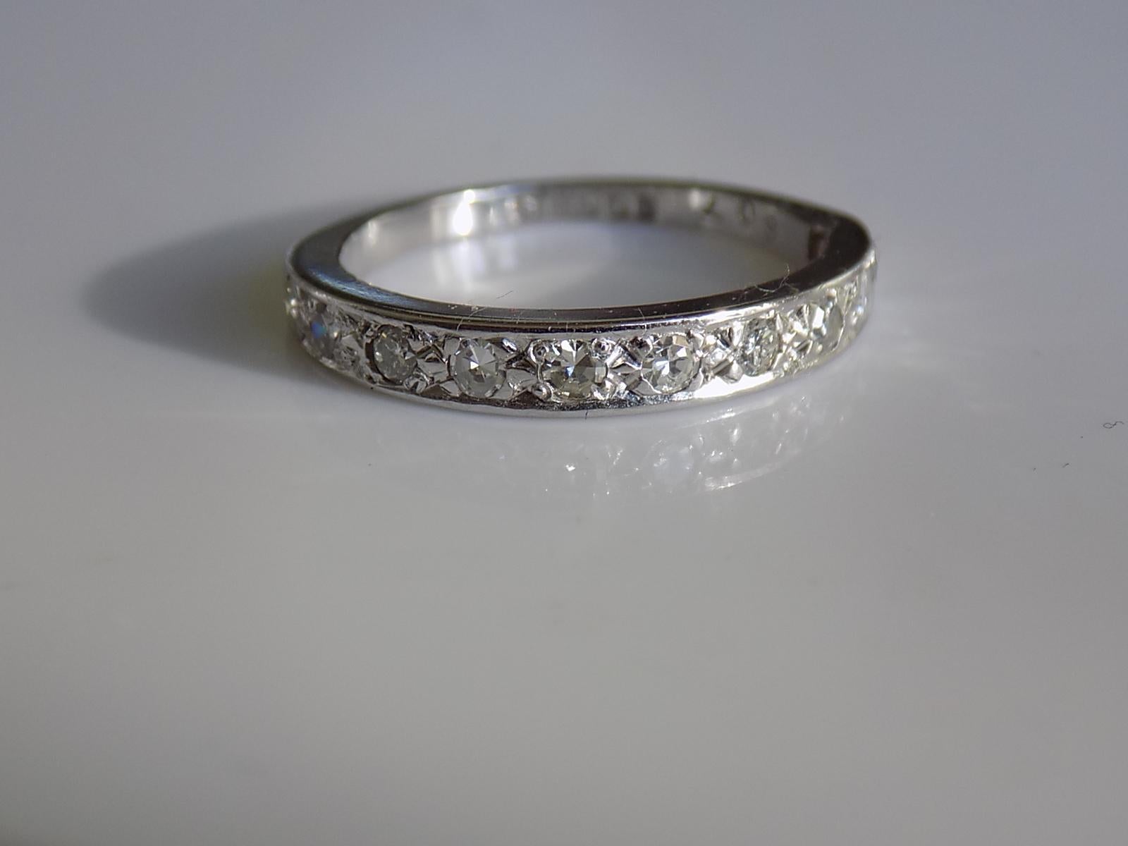 A Vintage c.1977 18 Carat Goild and Diamond half eternity band. London hallmarks. English origin.
Size K UK, 5.5 US.
Height of the face 3mm.
Weight 2.8gr.
Full London hallmark.
Very good condition and ready to wear.