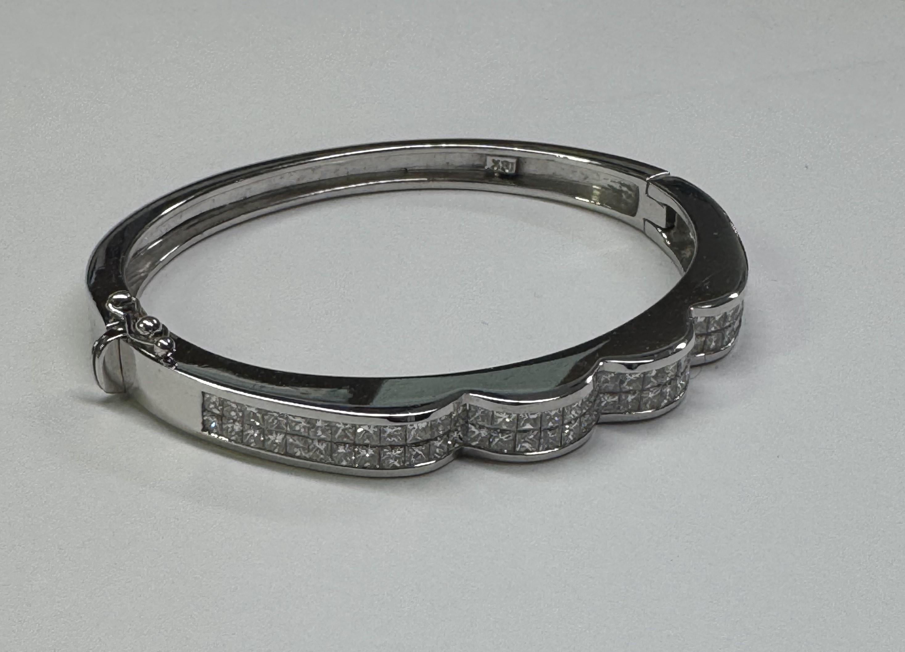 Details zum Produkt
    Metall: 18K WEISSGOLD
    Abmessungen:
        Breite: 6.5MM
        Dicke: 7-3 mm
 Spezifikationen:
    Hauptstein: Princess CUT DIAMONDS 
    Diamanten: 74 STCK.
    Karat Gesamtgewicht: 4.00CTW
    Farbe: G
    Klarheit:
