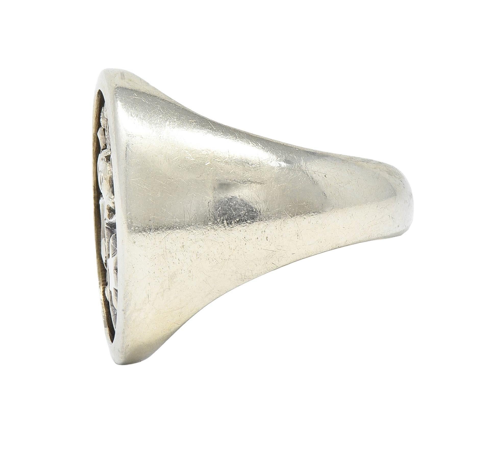 Vintage 18 Karat White Gold Heraldic Knight Star Cameo Unisex Signet Ring 3