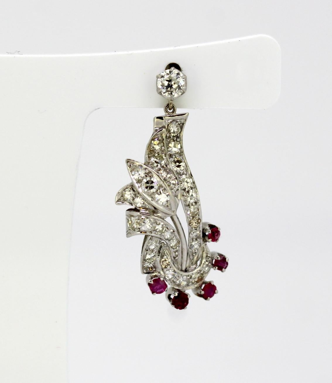 Vintage 18 Karat White Gold Ladies Stud Earrings with Diamonds and Rubies In Excellent Condition In Braintree, GB