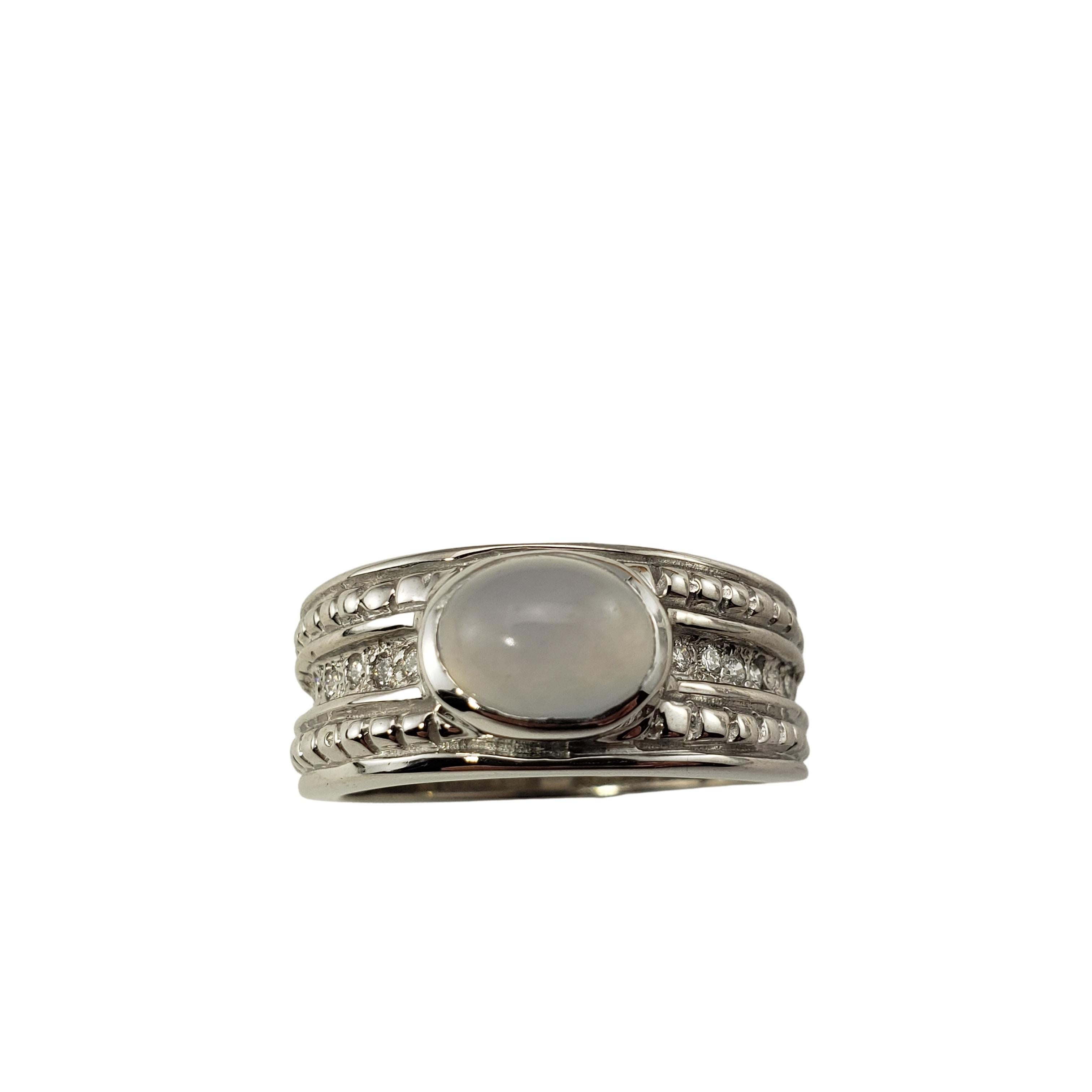 18 Karat White Gold Moonstone and Diamond Ring Size 7.75 For Sale 3