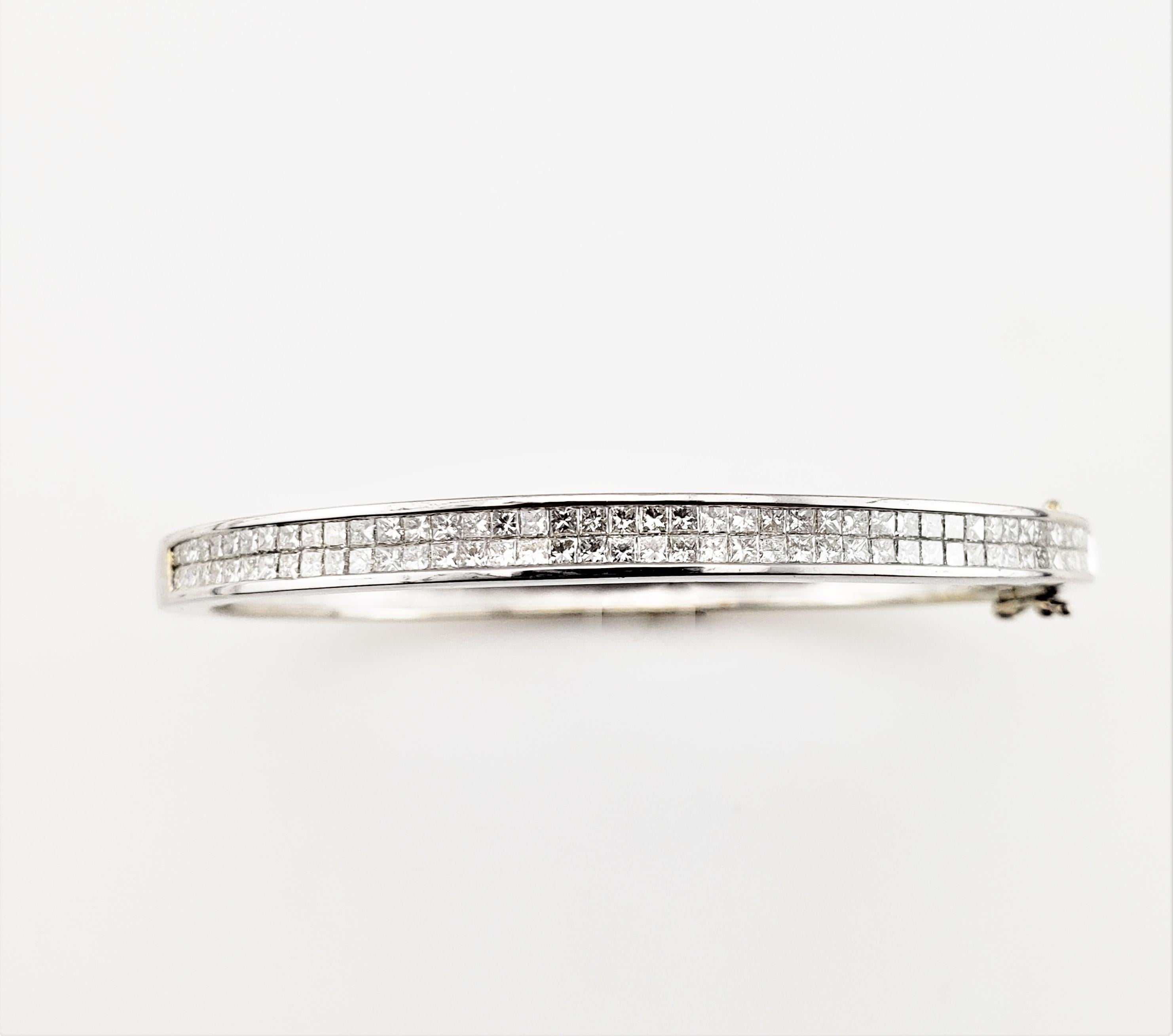 18 Karat White Gold Princess Cut Diamond Bangle Bracelet GAI Certified-

This sparkling bangle bracelet features 92 princess cut diamonds set in classic 18K white gold.  Width:  5 mm.

Approximate total diamond weight:  1.10 ct.

Diamond color: 