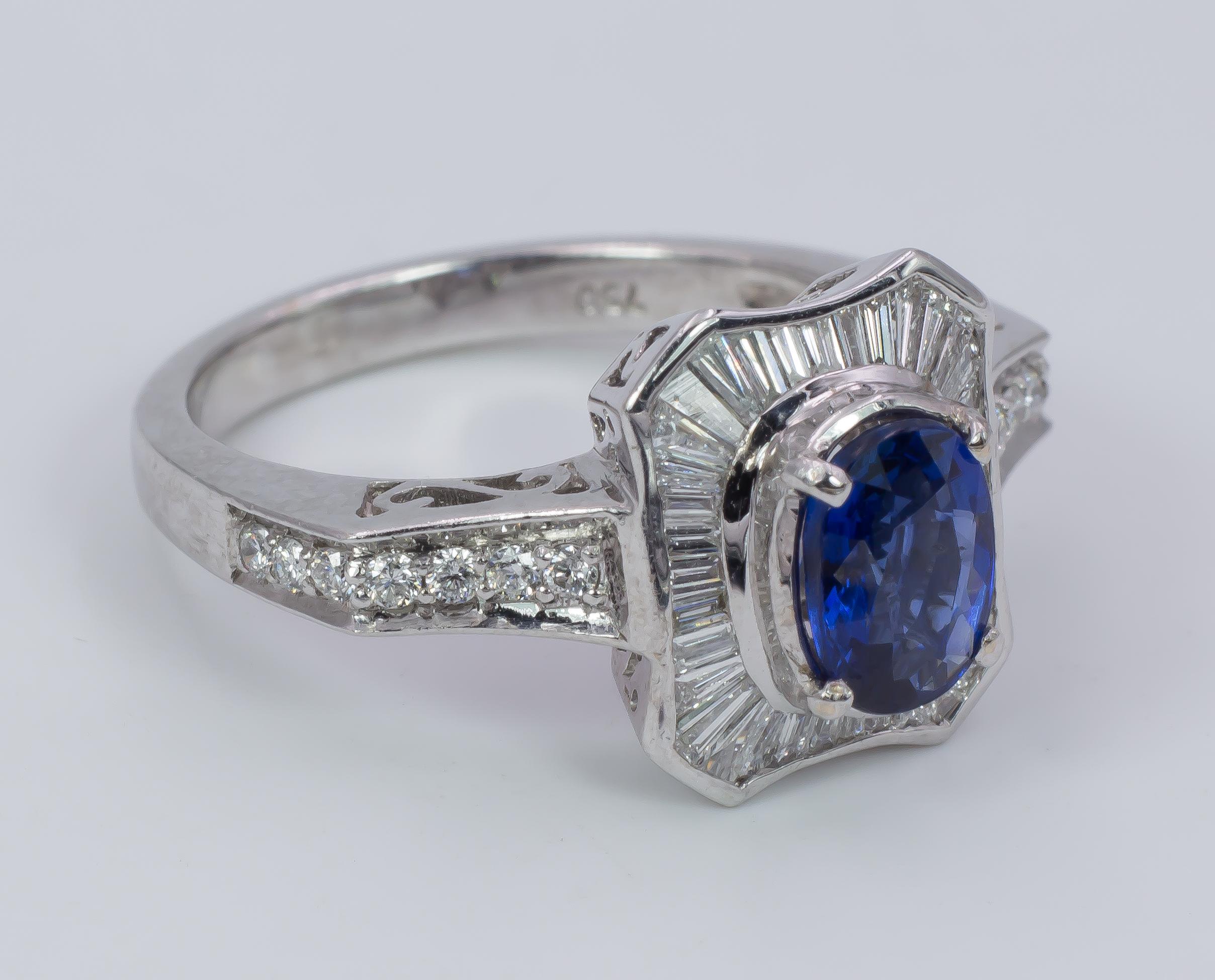 This beautiful vintage ring, dating from the 1950s, is set with a central 2.4ct ca. sapphire, surrounded by diamonds. The shoulders are decorated as well with diamonds. The diamonds totalling 1ct ca.
The head, the gallery and the shoulders ring have