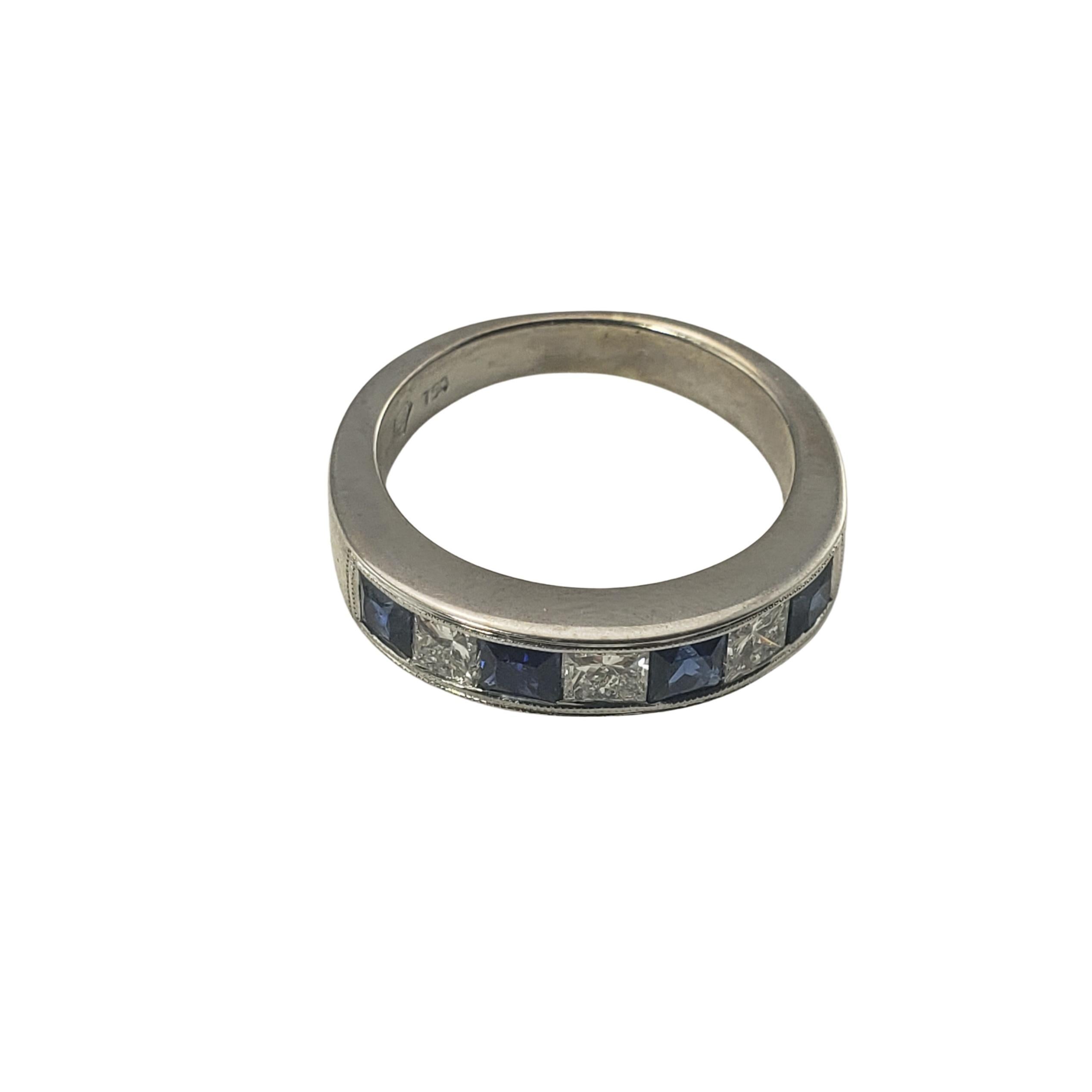 Ring aus 18 Karat Weißgold mit natürlichem Saphir und Diamant (Carréschliff) im Angebot