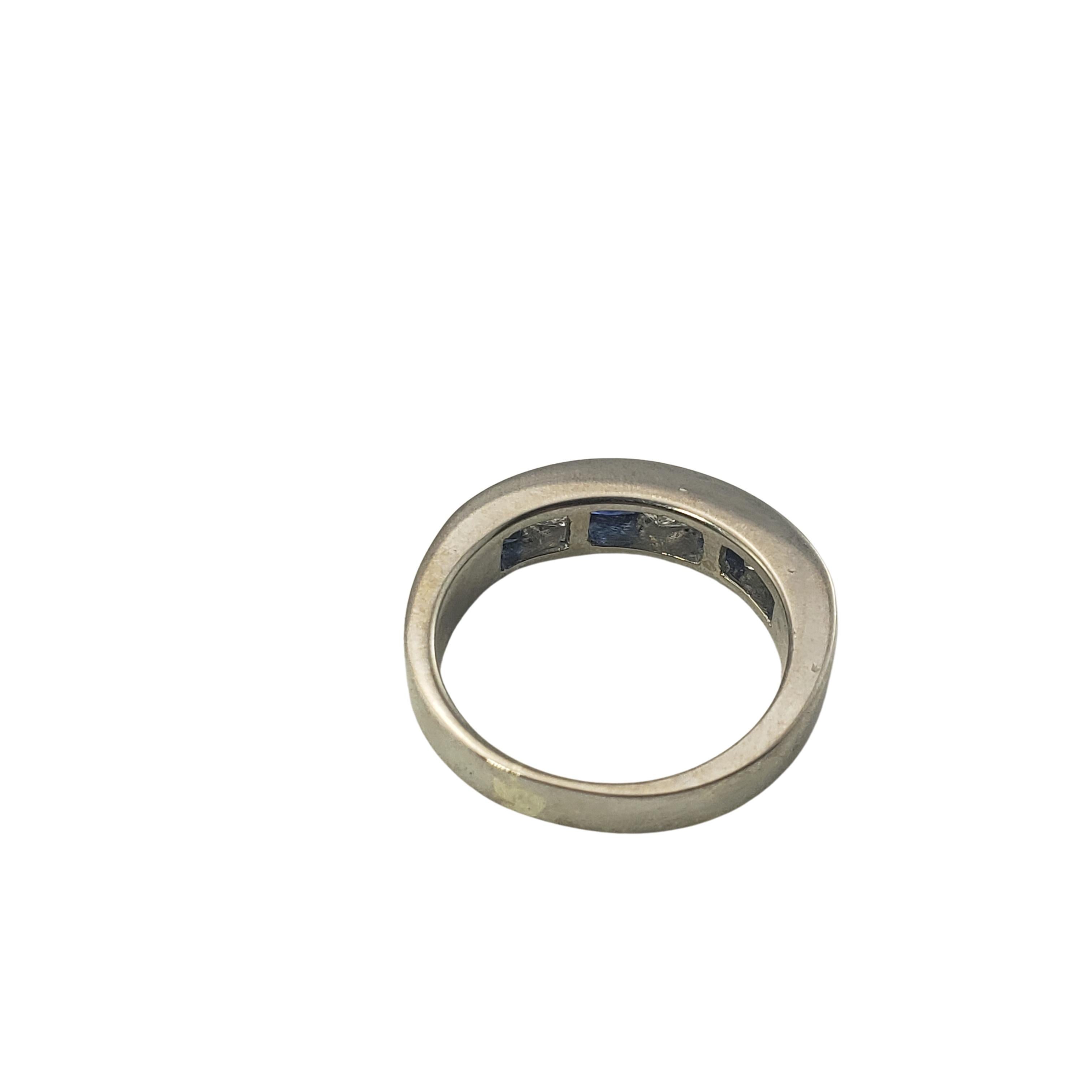 Ring aus 18 Karat Weißgold mit natürlichem Saphir und Diamant im Angebot 1