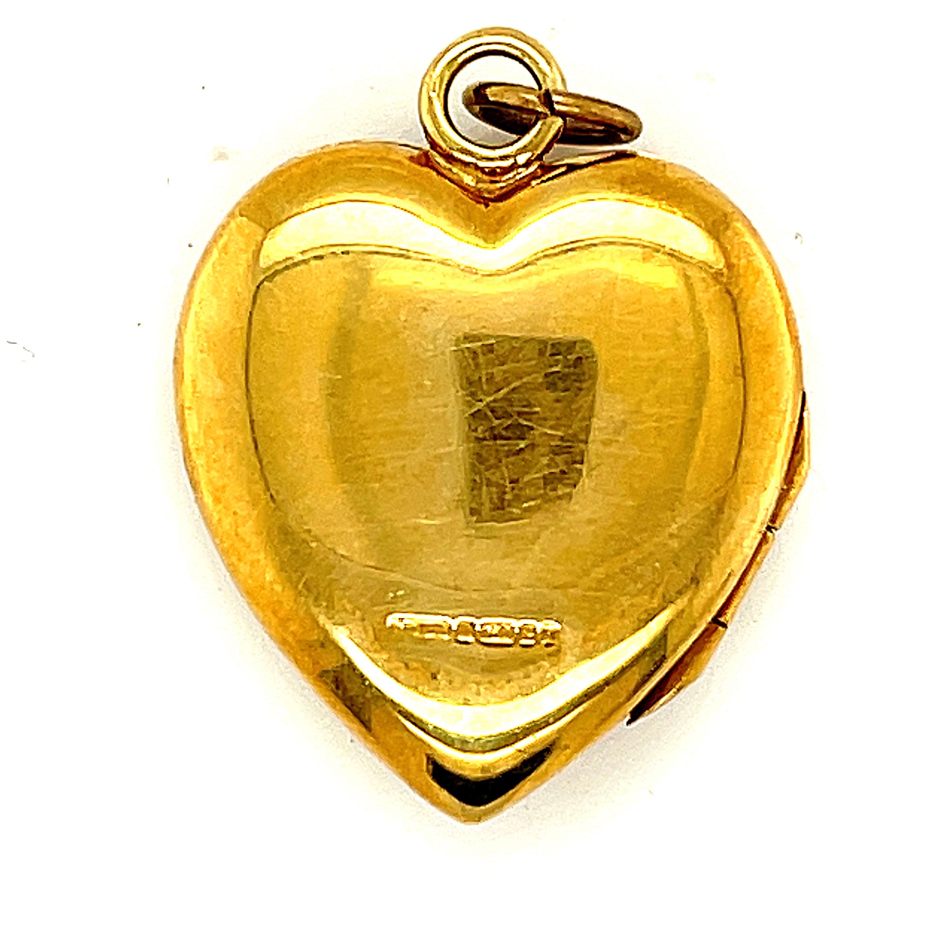 Moderne Médaillon anglais vintage en or jaune 18 carats avec cœurs de diamants en vente