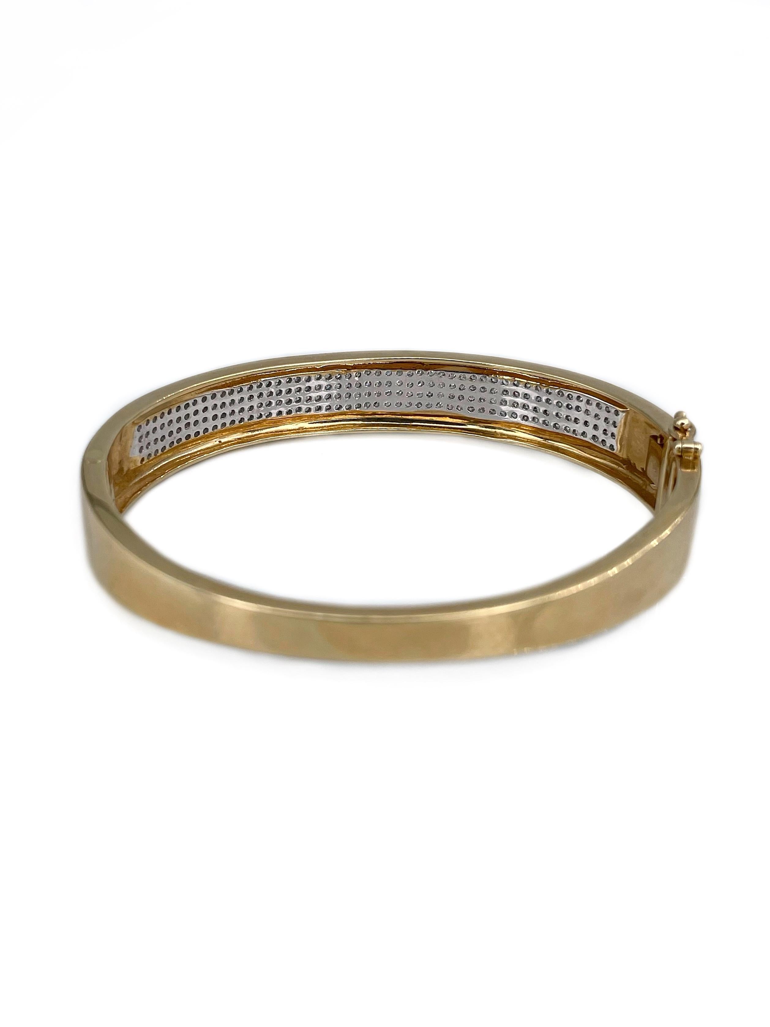Round Cut Vintage 18 Karat Yellow Gold 0.70 Carat Diamond Hinged Bangle Bracelet