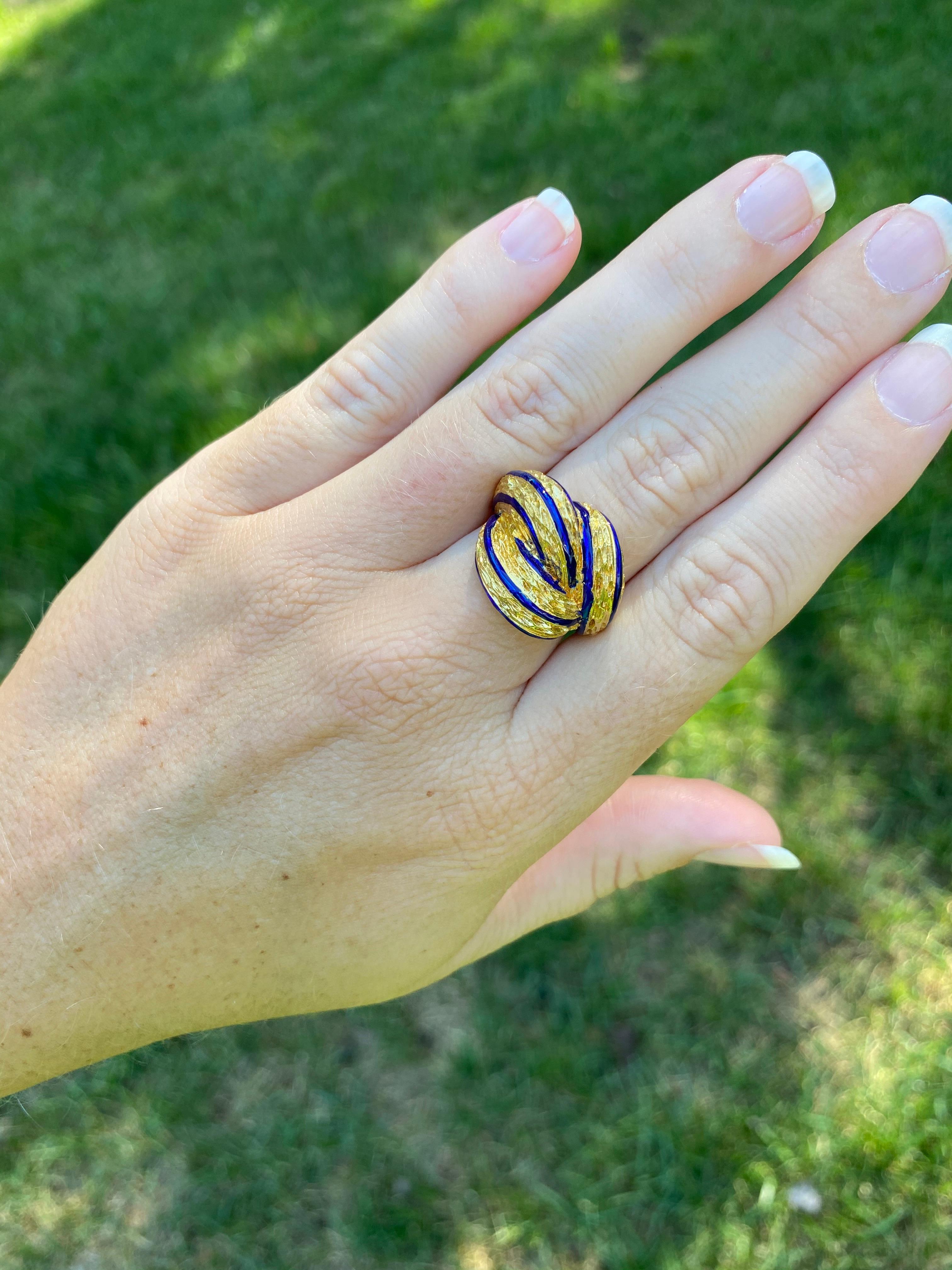 Vintage 18 Karat Yellow Gold and Blue Enamel Dome Knot Ring 2