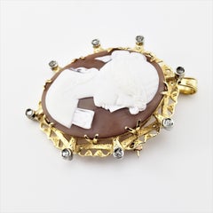 Broche ou pendentif vintage camée en or jaune 18 carats et diamants