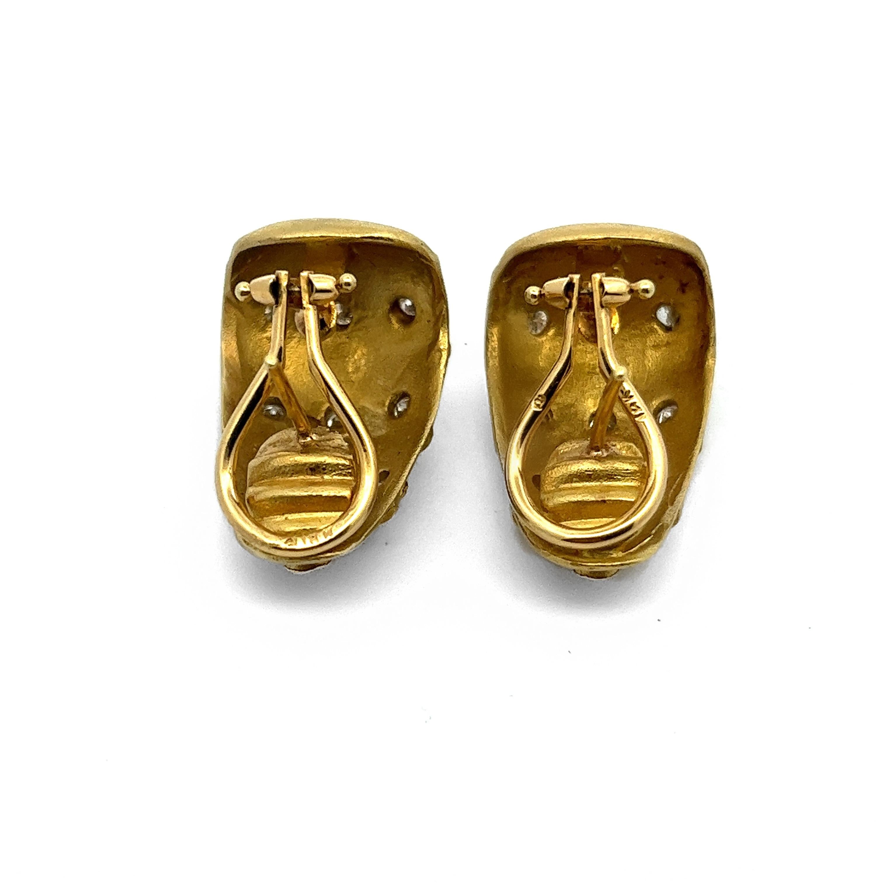 Retro Vintage Modernist 18 Karat Yellow Gold & Diamond Matte Finish Clip-On Earrings  For Sale