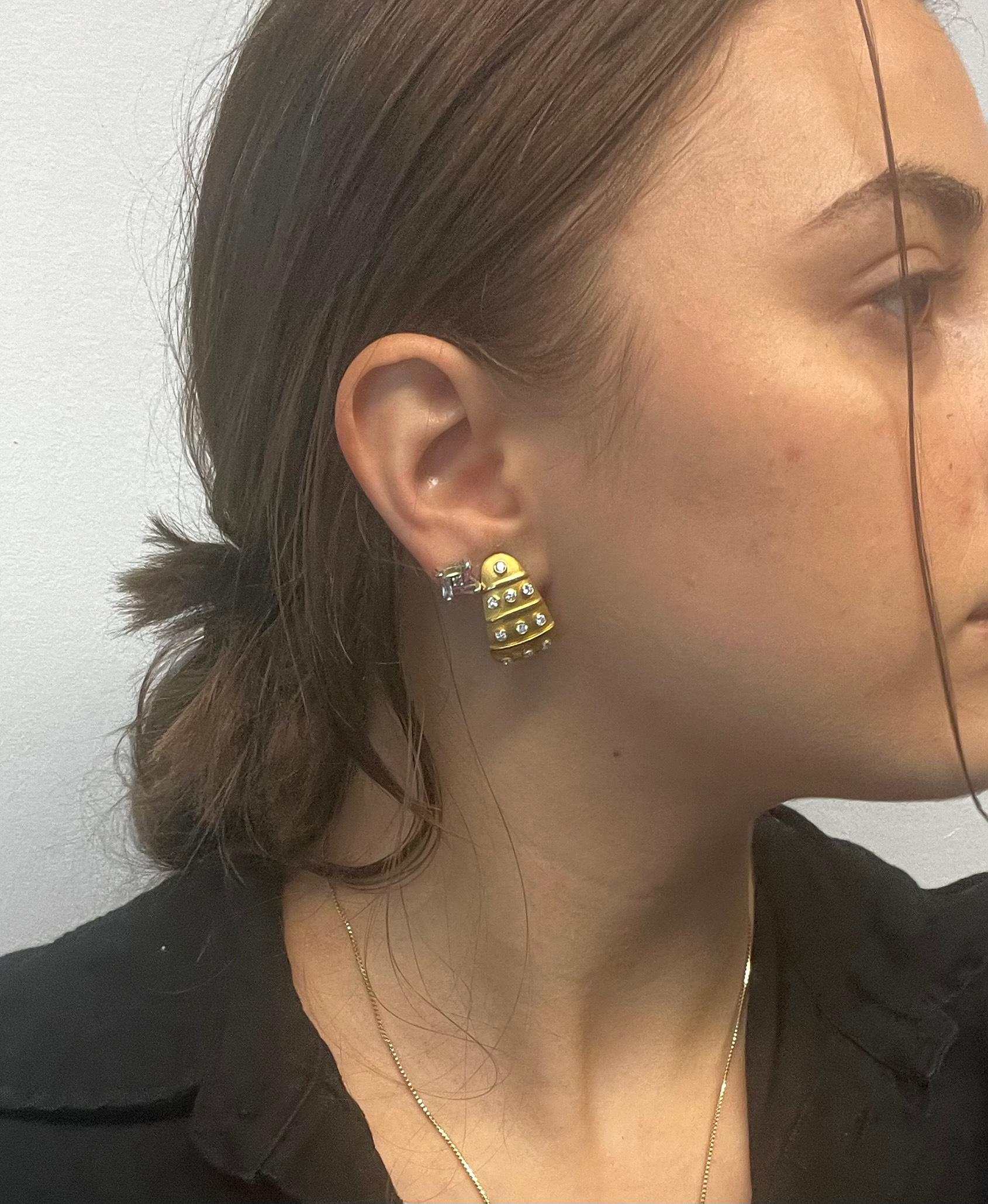 Women's Vintage Modernist 18 Karat Yellow Gold & Diamond Matte Finish Clip-On Earrings  For Sale