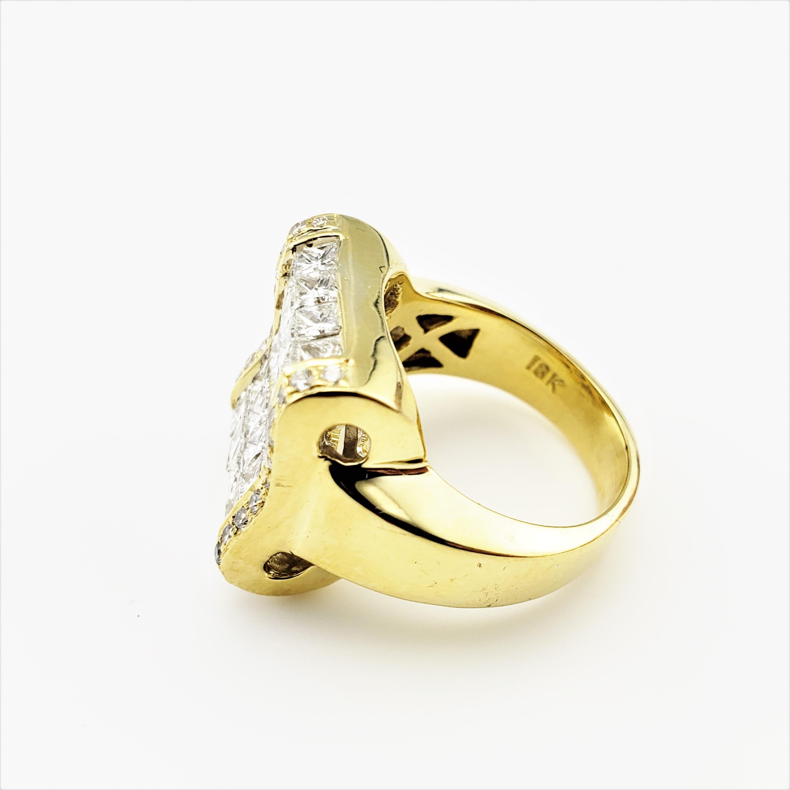 Round Cut Vintage 18 Karat Yellow Gold and Diamond Ring For Sale