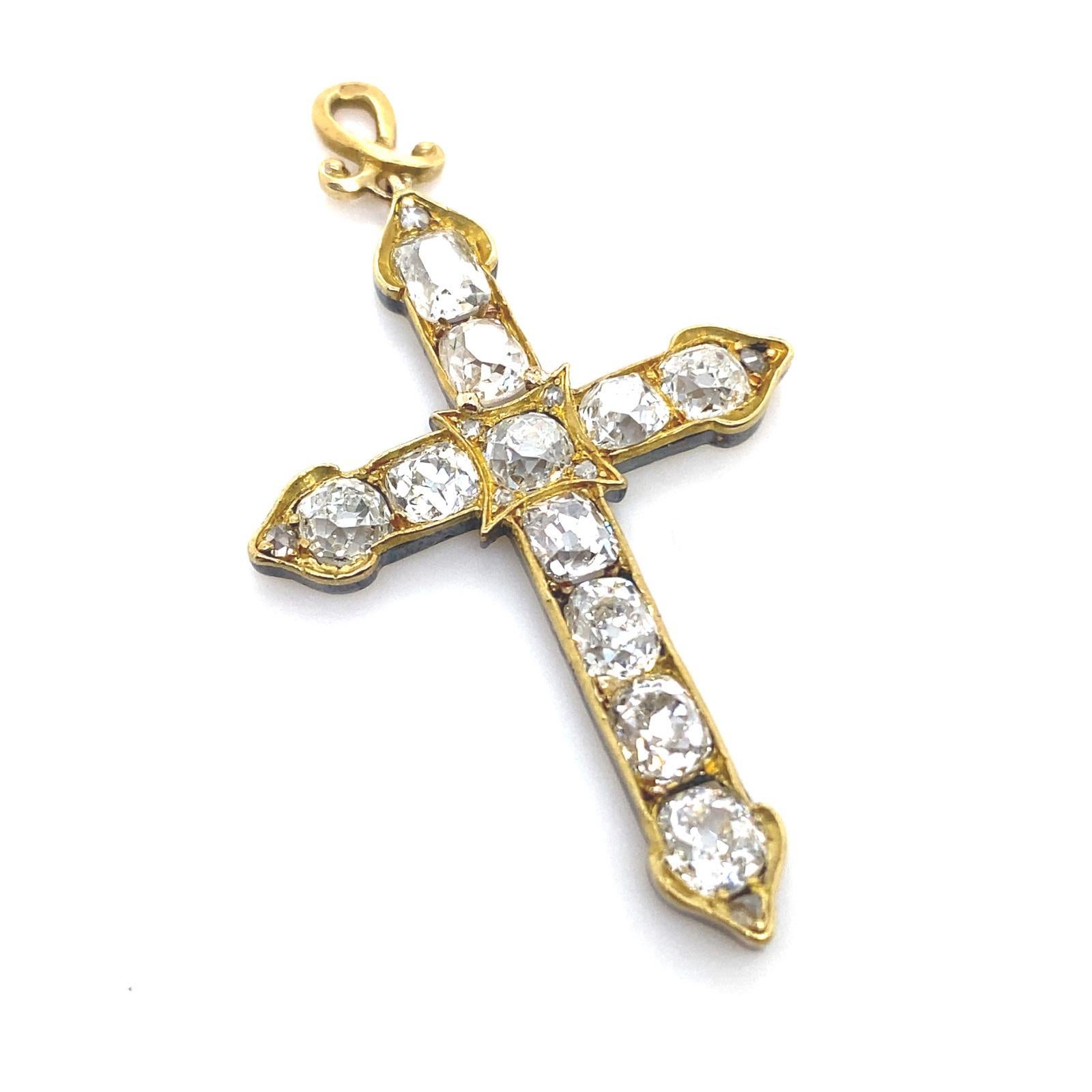 Victorien Pendentif croix vintage en or jaune 18 carats et argent avec diamants  en vente